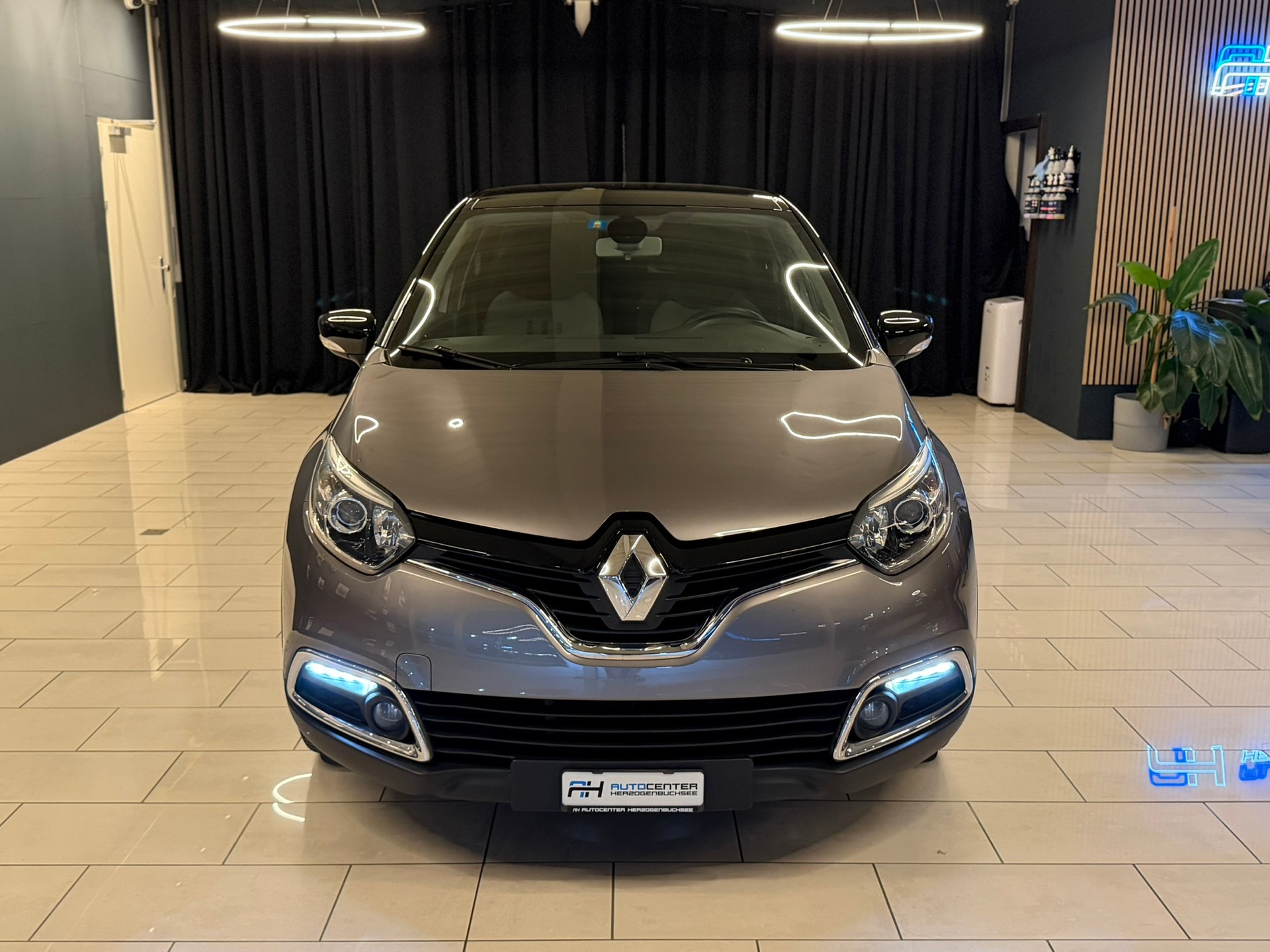 RENAULT Captur 1.2 T 16V Privilège EDC-image-1