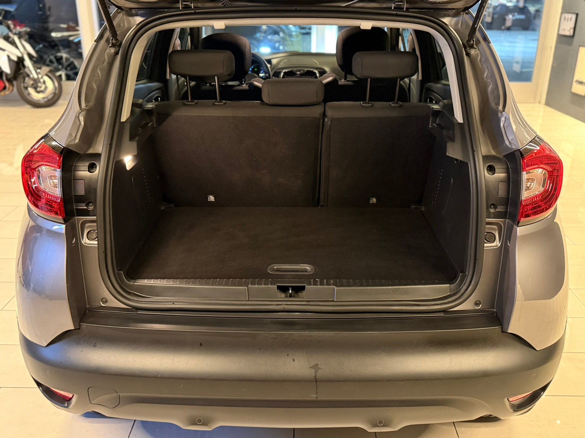 RENAULT Captur 1.2 T 16V Privilège EDC-image-7