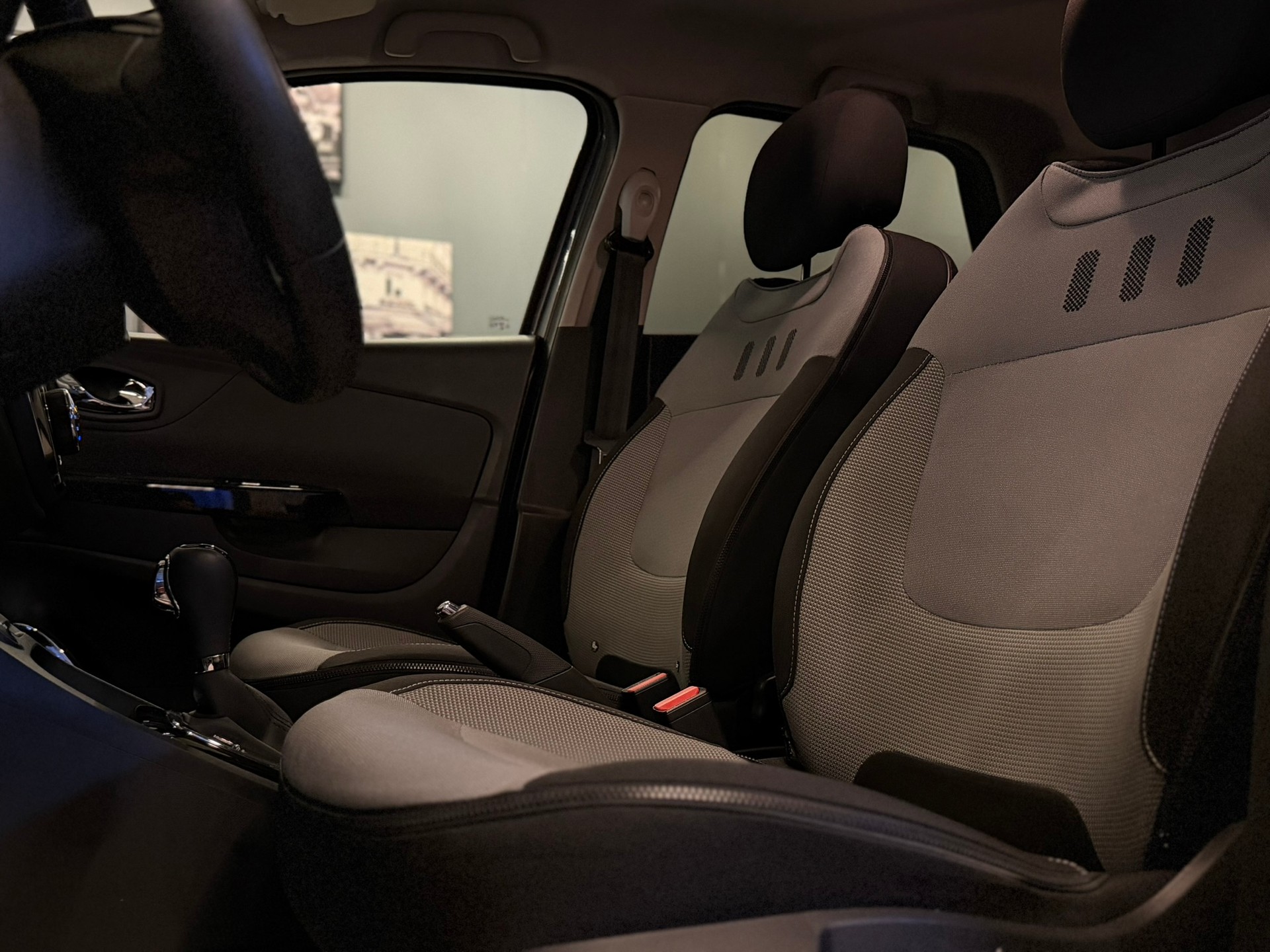 RENAULT Captur 1.2 T 16V Privilège EDC-image-13
