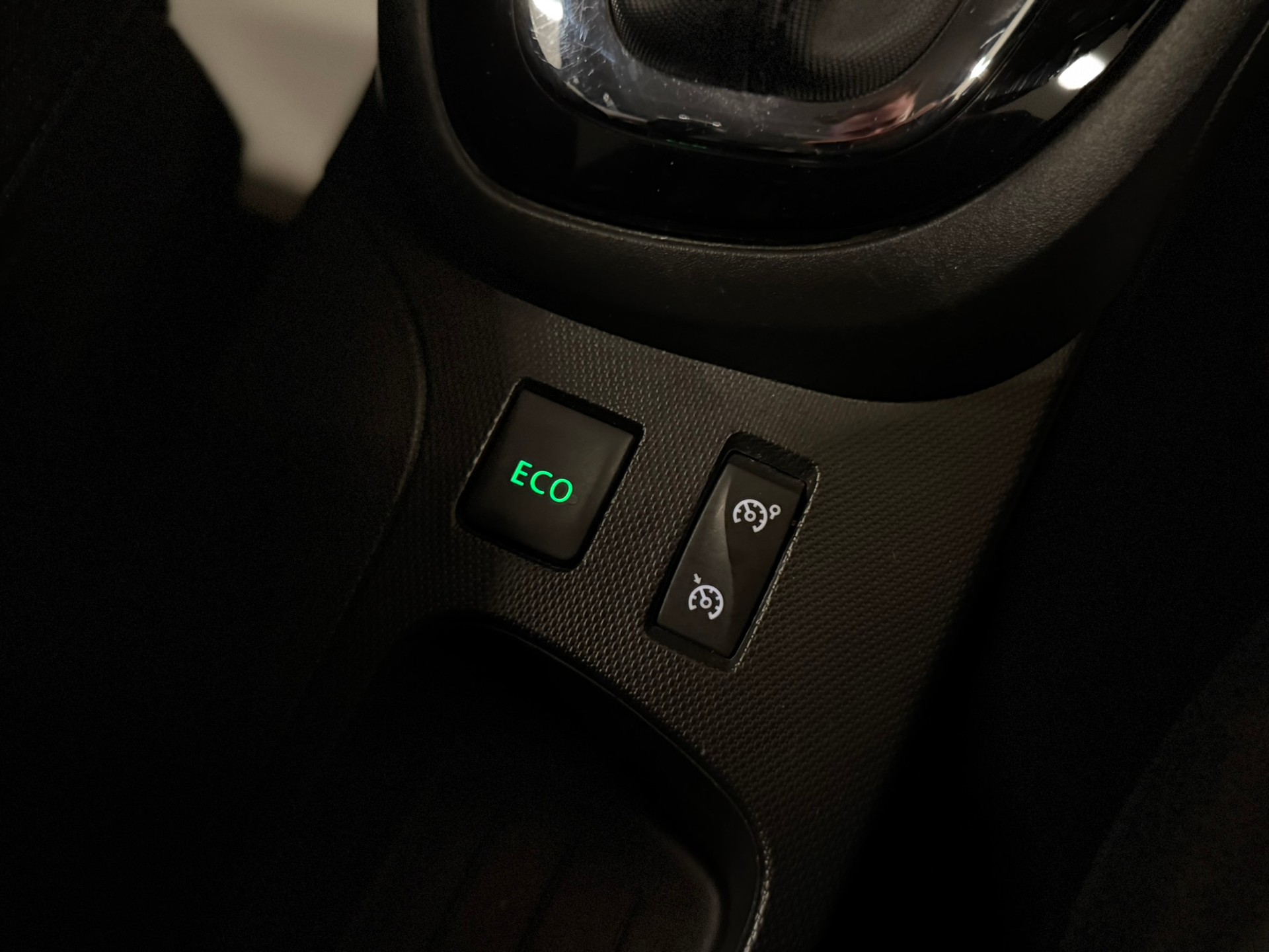 RENAULT Captur 1.2 T 16V Privilège EDC-image-17