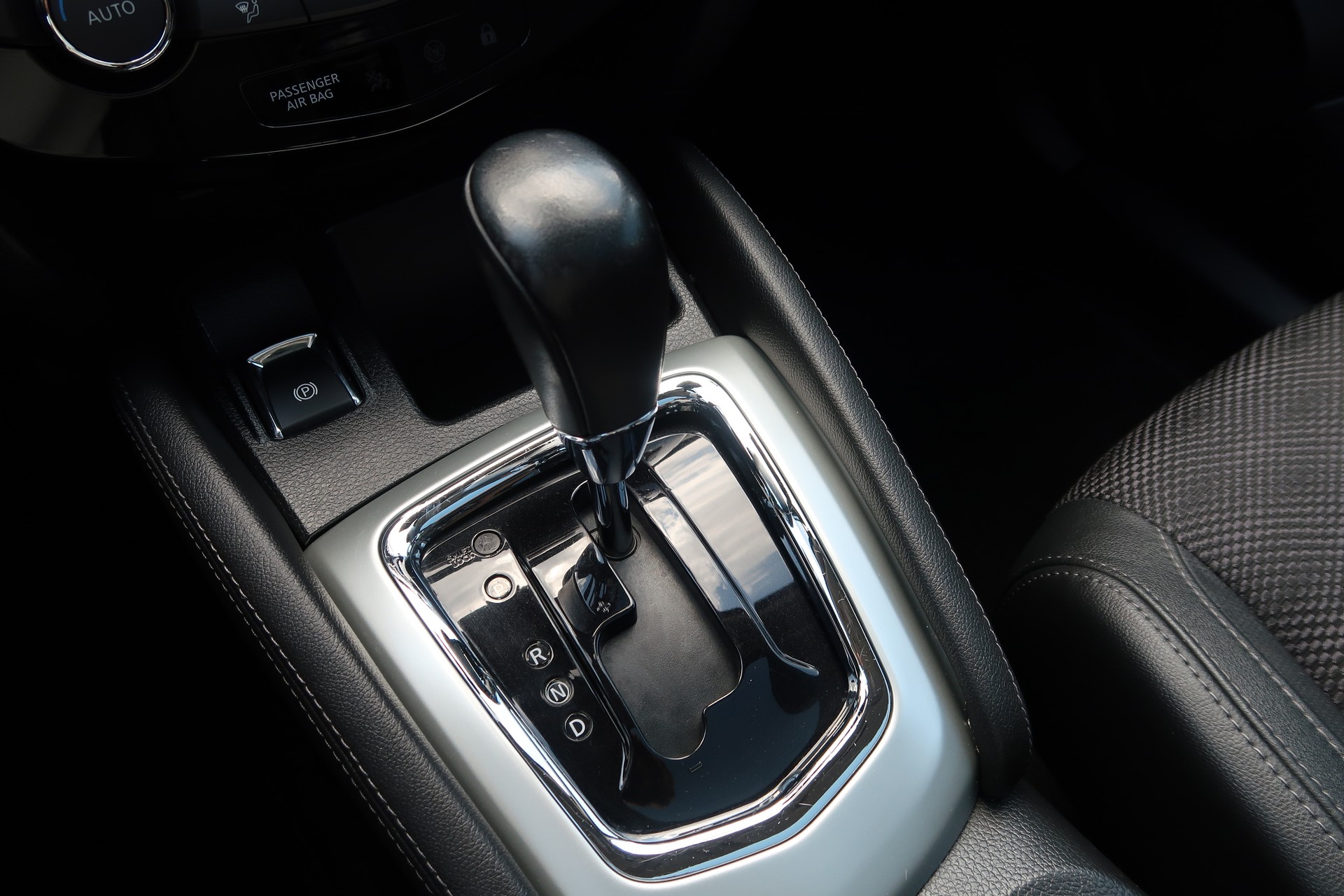 NISSAN Qashqai 1.6 dCi tekna Xtronic CVT-image-13