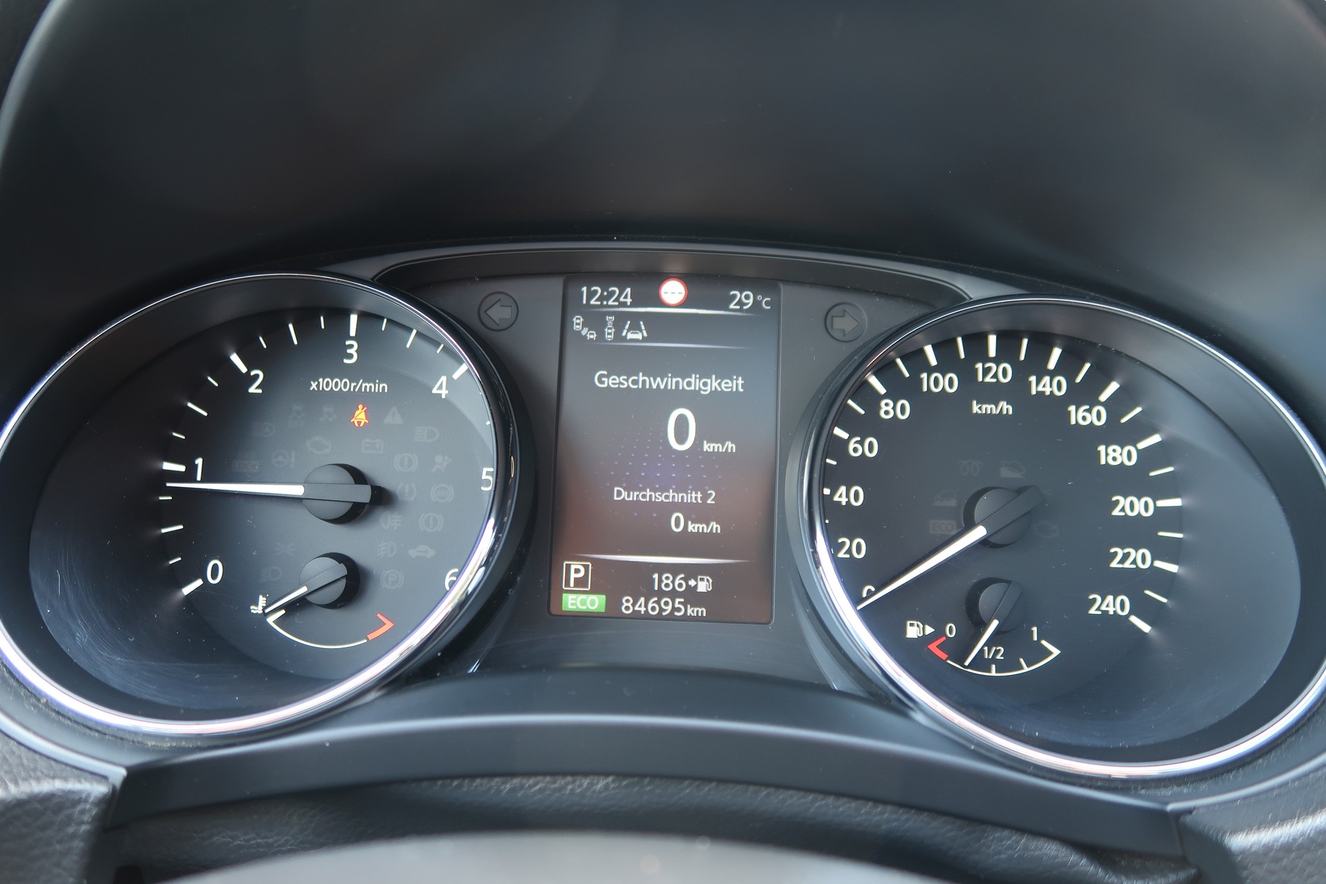 NISSAN Qashqai 1.6 dCi tekna Xtronic CVT-image-11