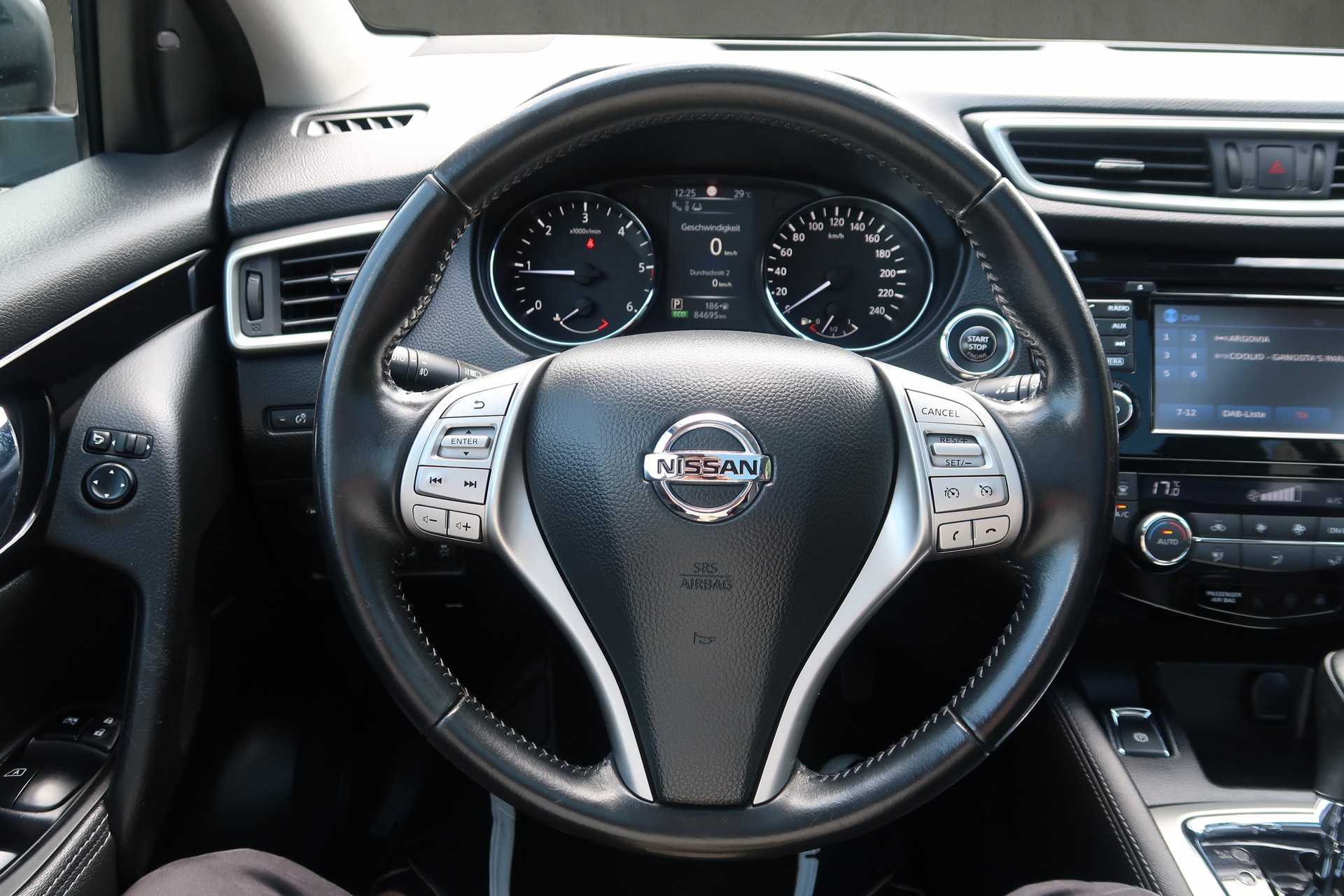 NISSAN Qashqai 1.6 dCi tekna Xtronic CVT-image-15