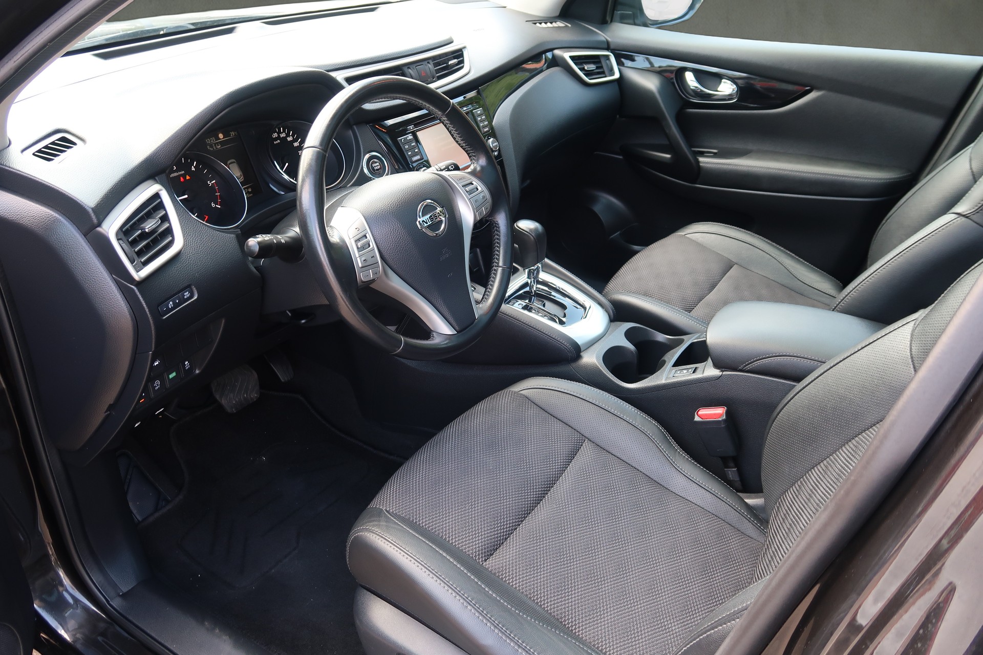 NISSAN Qashqai 1.6 dCi tekna Xtronic CVT-image-6