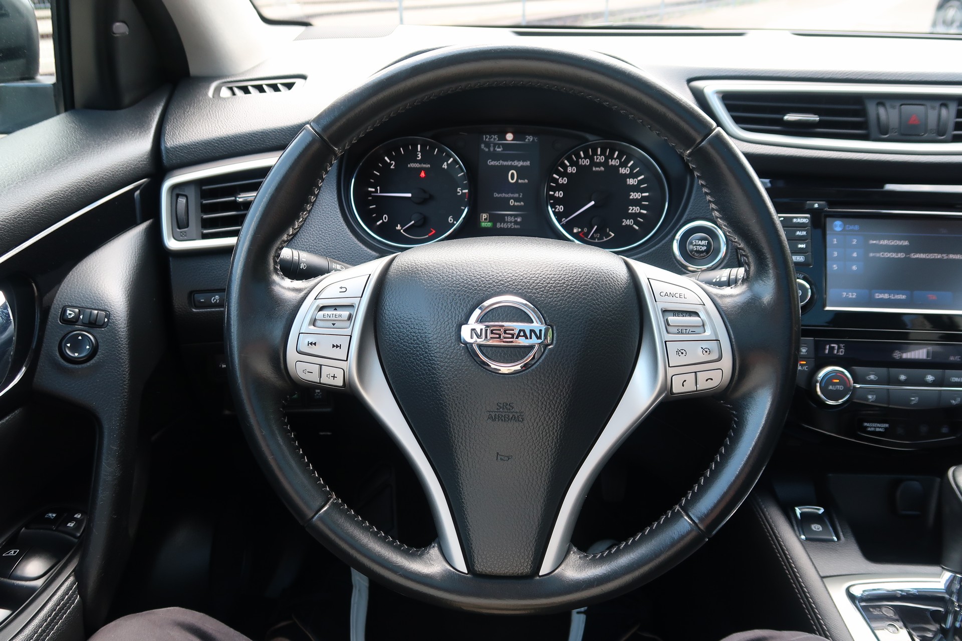 NISSAN Qashqai 1.6 dCi tekna Xtronic CVT-image-15