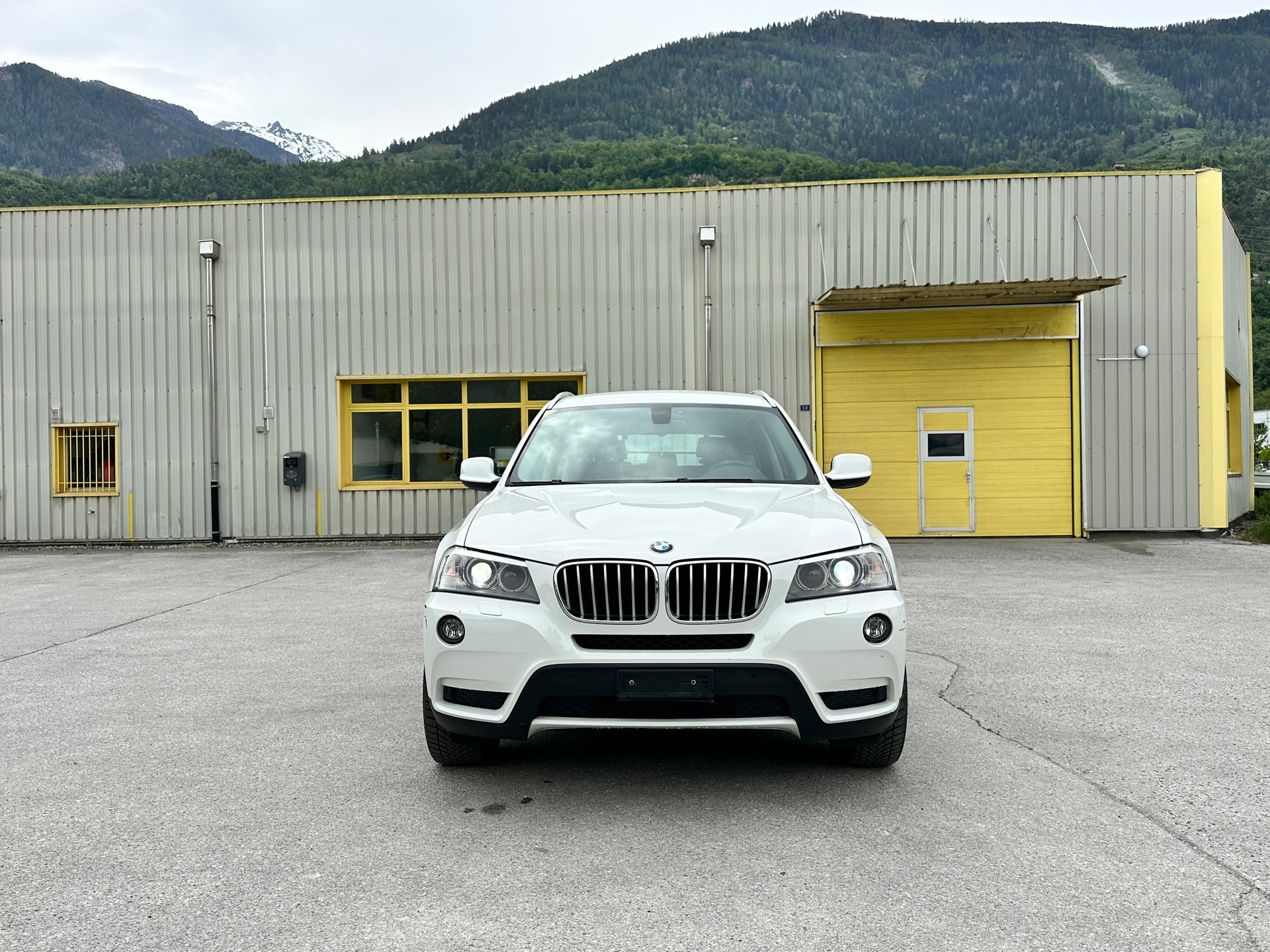 BMW X3 xDrive 28i Steptronic-image-2