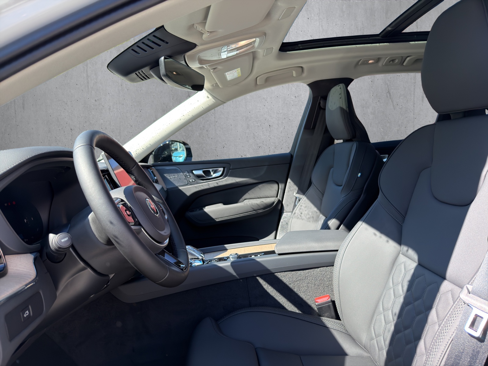 VOLVO XC60 B5 Benzin Mild Hybrid AWD Ultra Dark Geartronic-image-7