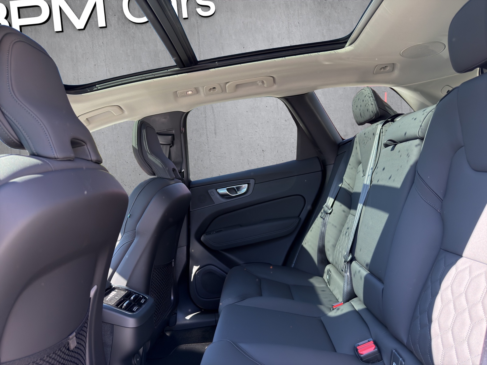 VOLVO XC60 B5 Benzin Mild Hybrid AWD Ultra Dark Geartronic-image-12