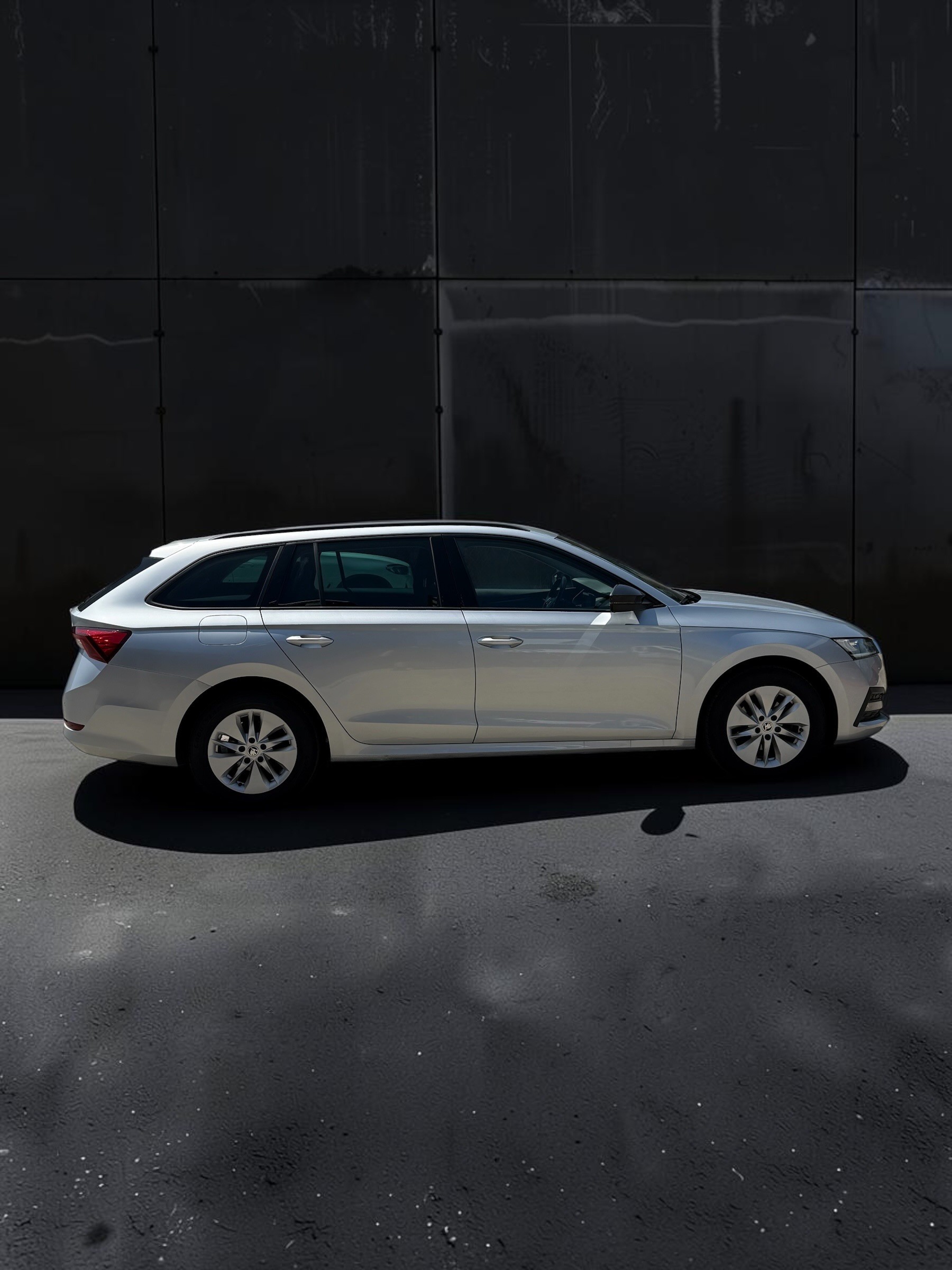 SKODA Octavia Combi 2.0 TDI DSG Ambition-image-6