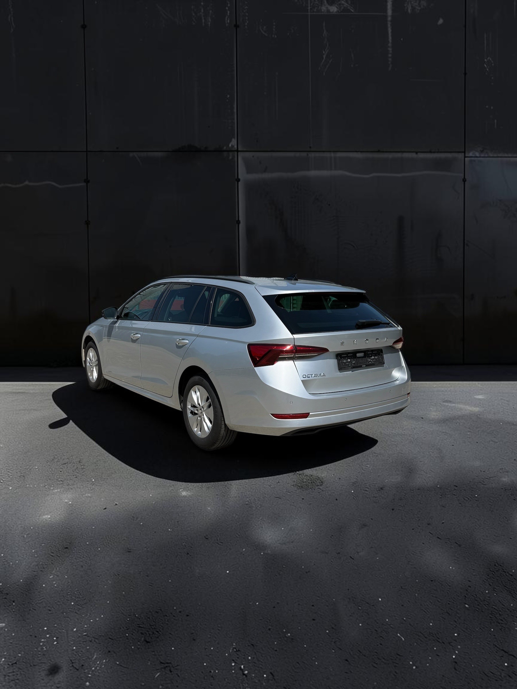 SKODA Octavia Combi 2.0 TDI DSG Ambition-image-4