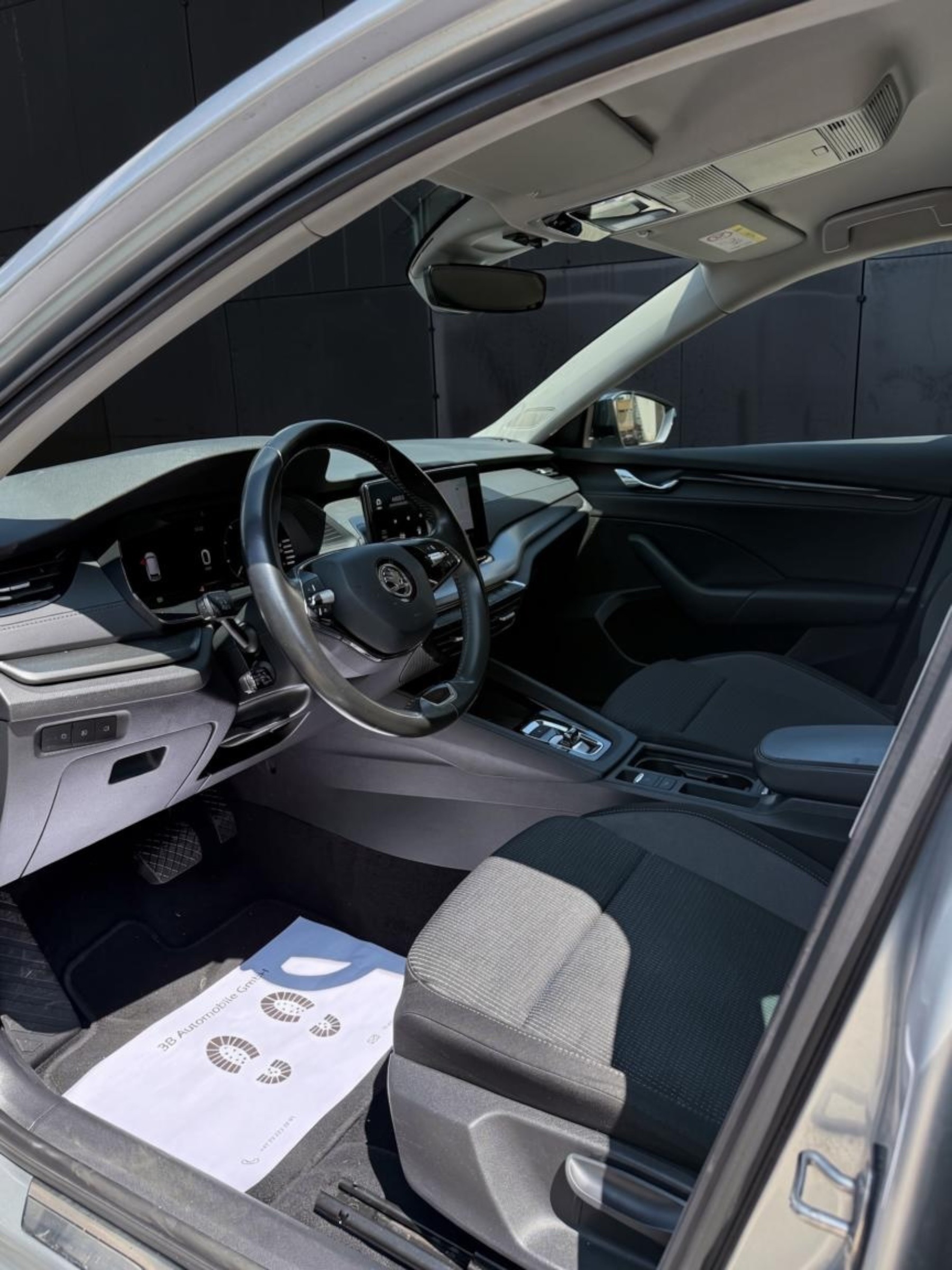 SKODA Octavia Combi 2.0 TDI DSG Ambition-image-7