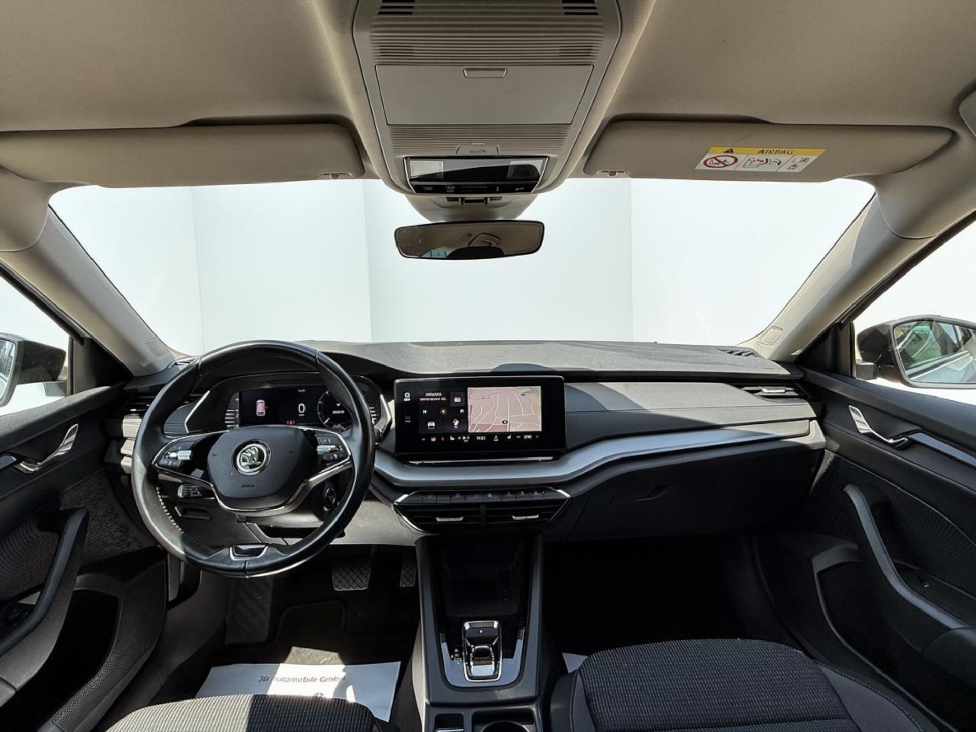 SKODA Octavia Combi 2.0 TDI DSG Ambition-image-9
