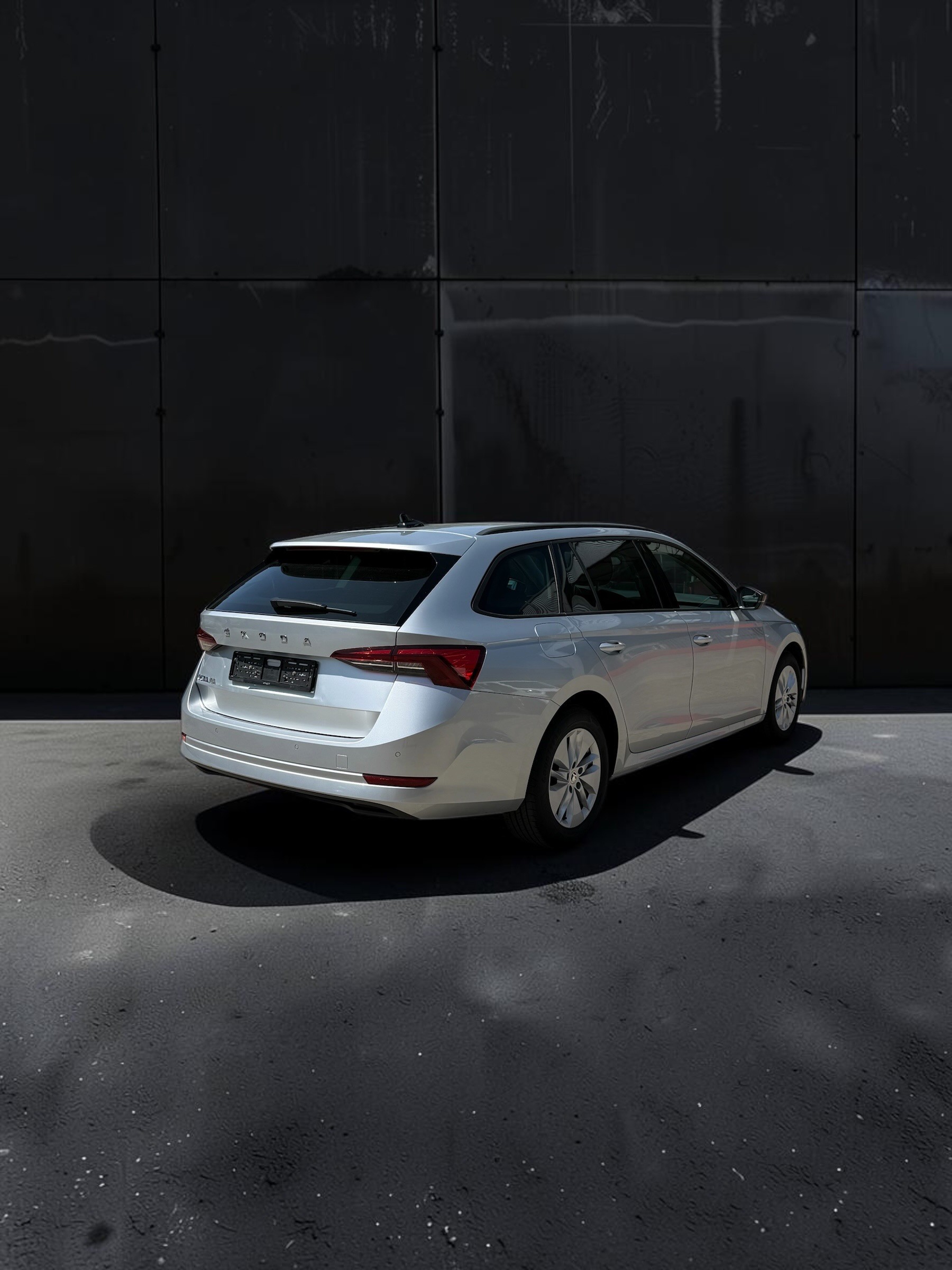 SKODA Octavia Combi 2.0 TDI DSG Ambition-image-5