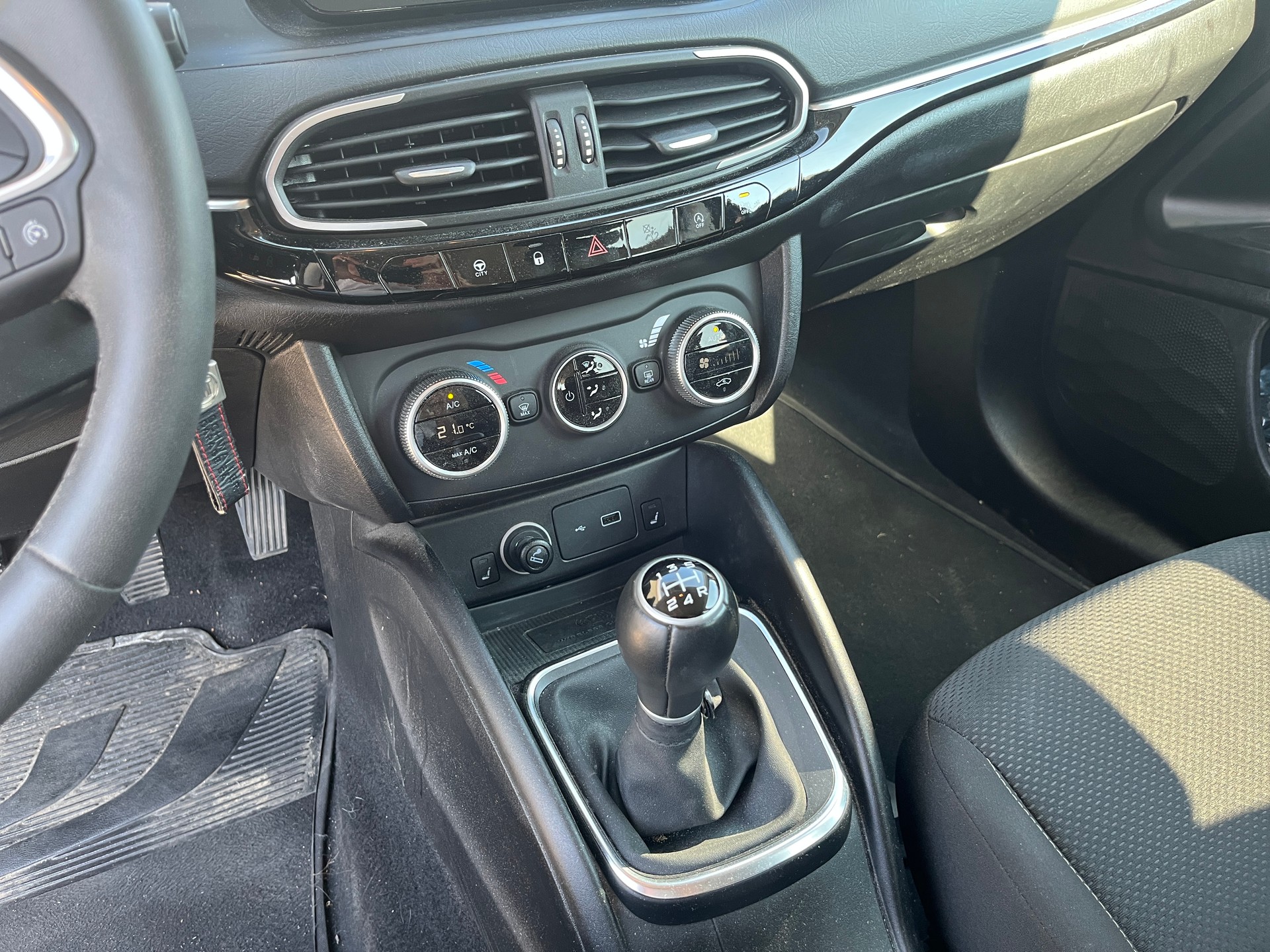 FIAT Tipo 1.0 100CV de 1ère main. Véhicule soigné, sous garantie constructeur jusqu'en 2027-image-10