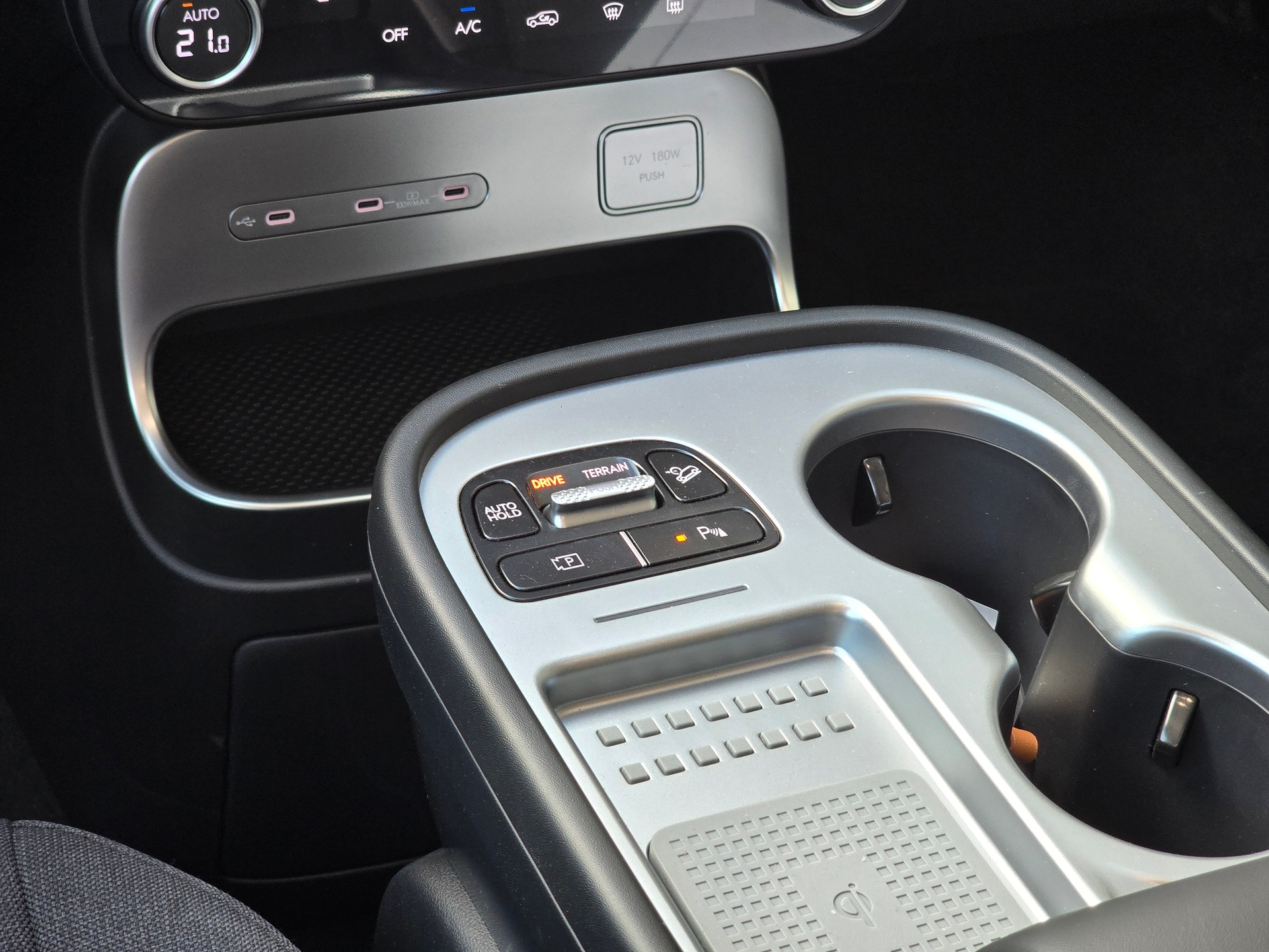 HYUNDAI Ioniq 9 110kWh Amplia 4WD-image-8