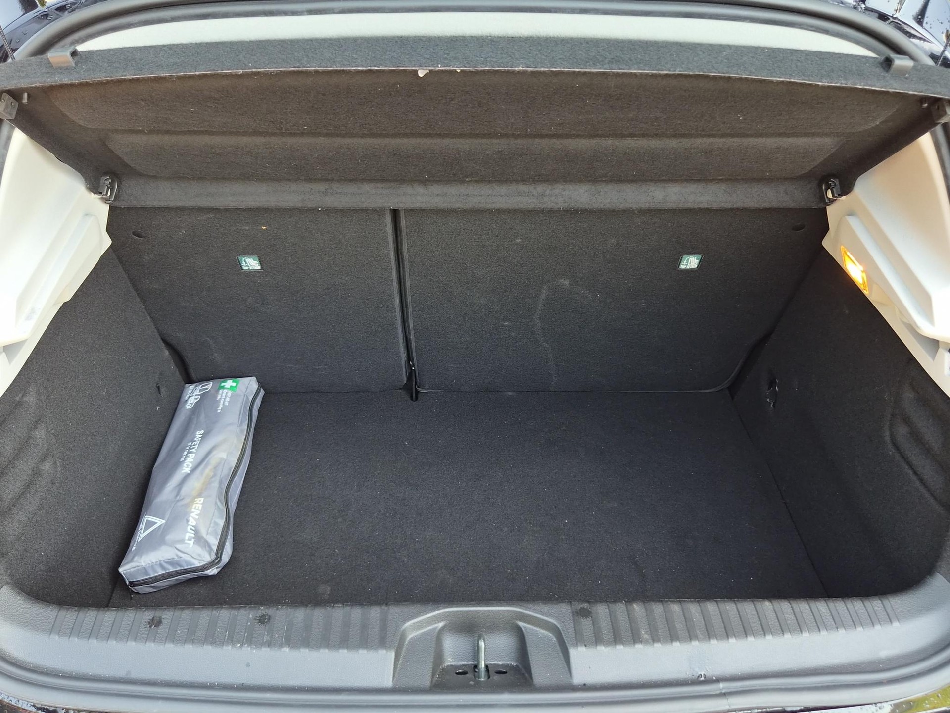 RENAULT Clio 1.6 E-Tech Intens-image-12