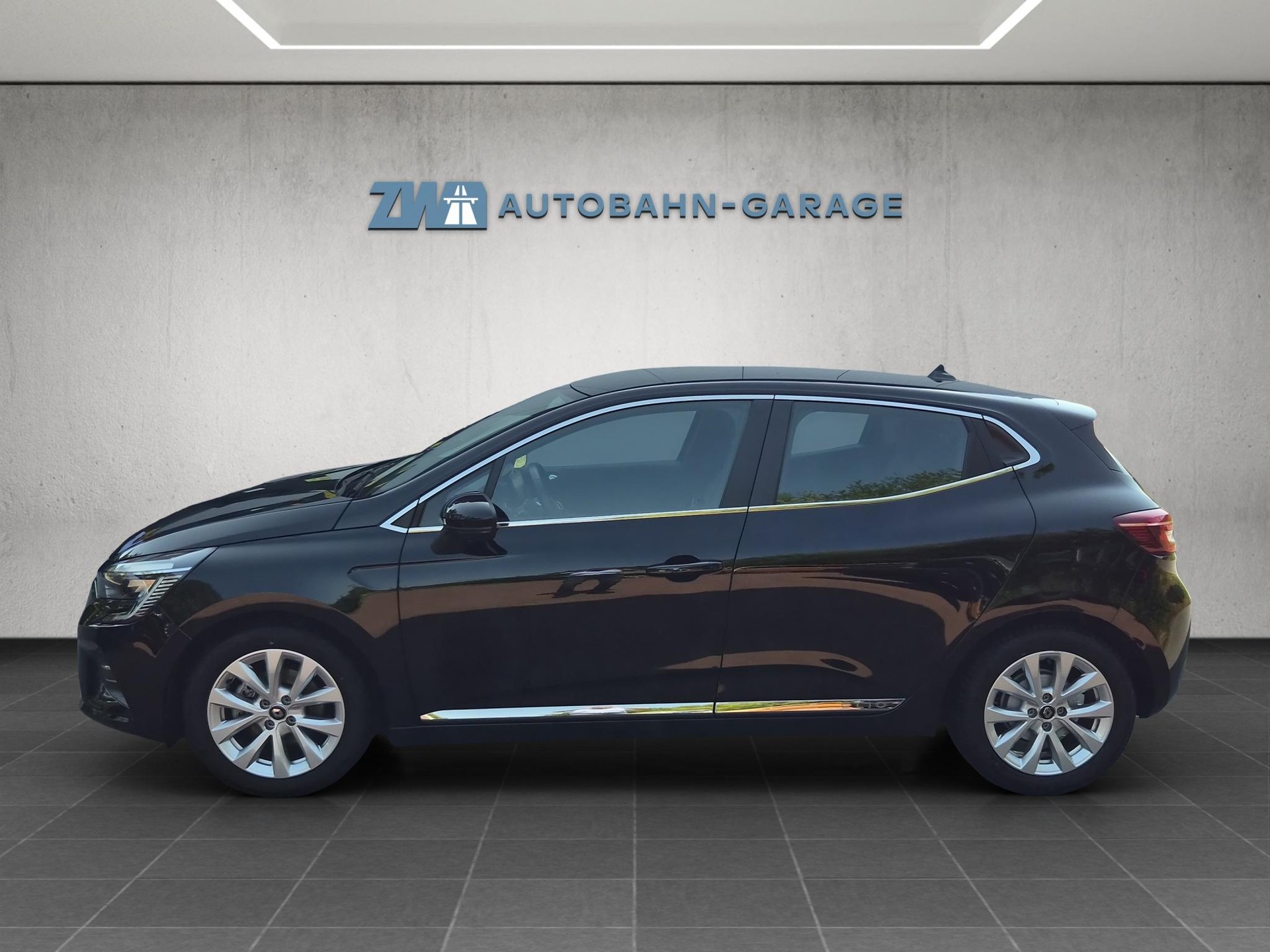 RENAULT Clio 1.6 E-Tech Intens-image-1