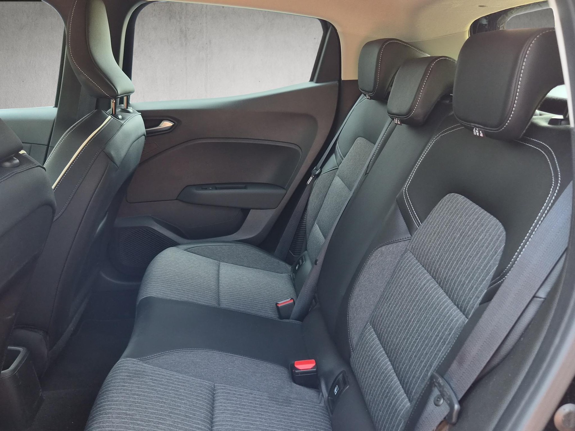 RENAULT Clio 1.6 E-Tech Intens-image-11
