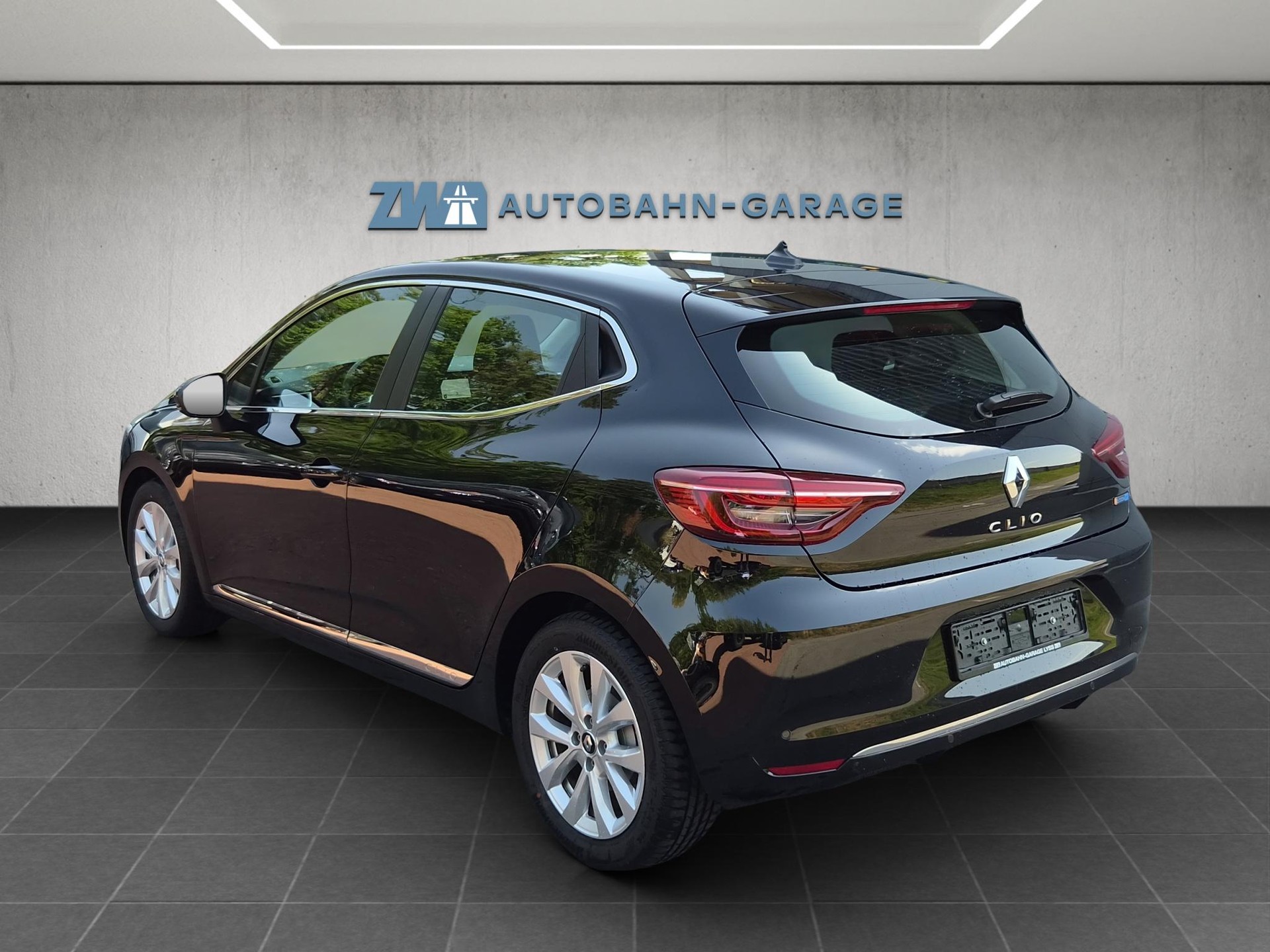 RENAULT Clio 1.6 E-Tech Intens-image-2