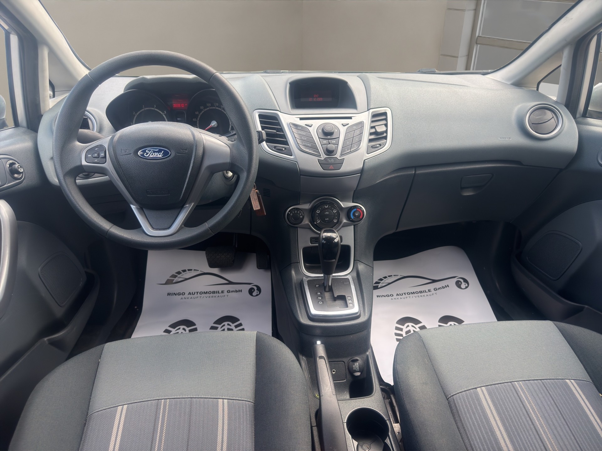 FORD Fiesta 1.4 16V Trend Automatic-image-11