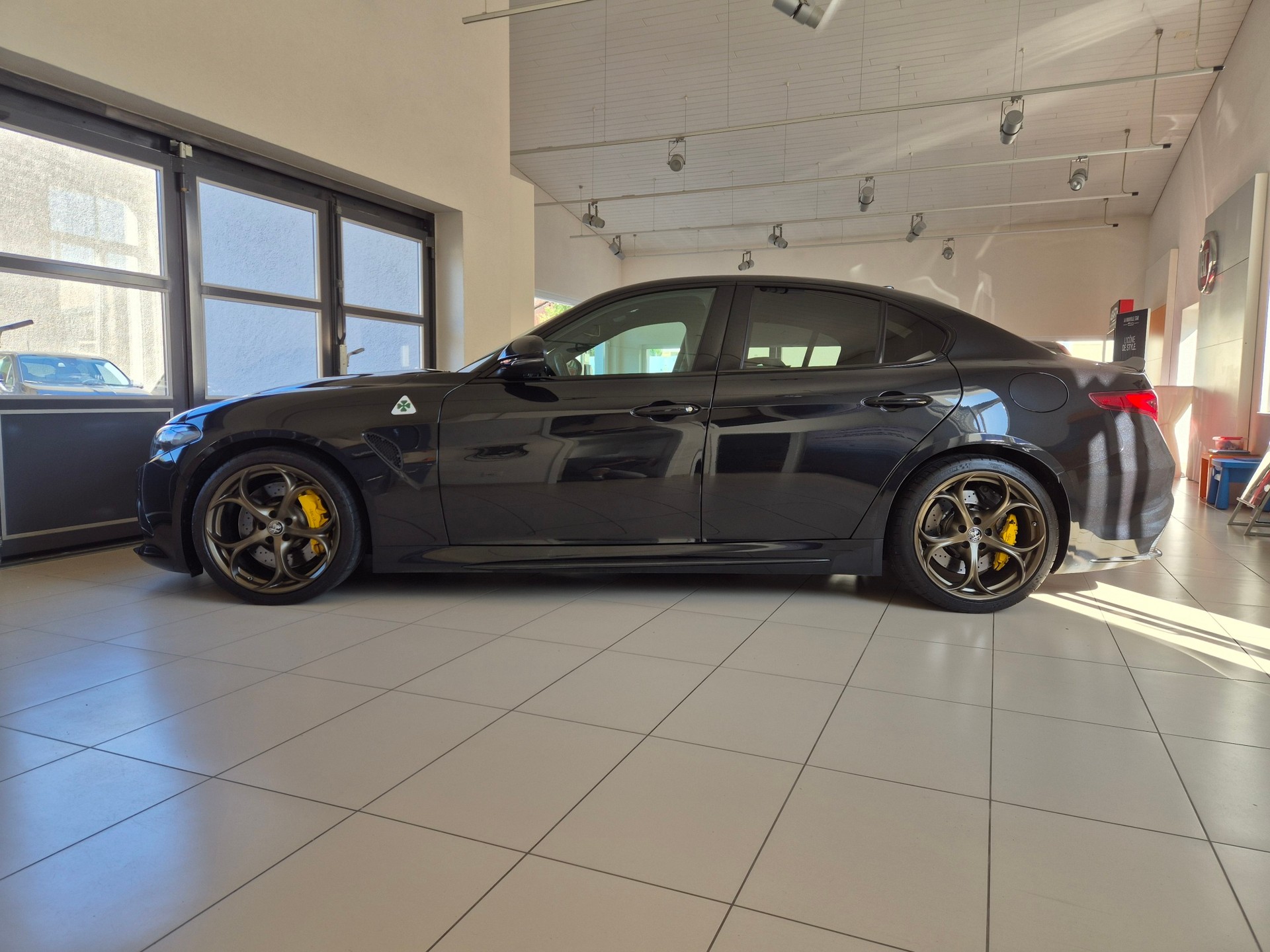 ALFA ROMEO Giulia 2.9 V6 Quadrifoglio Automatic 10 ANS SWISS FREE SERVICE-image-2