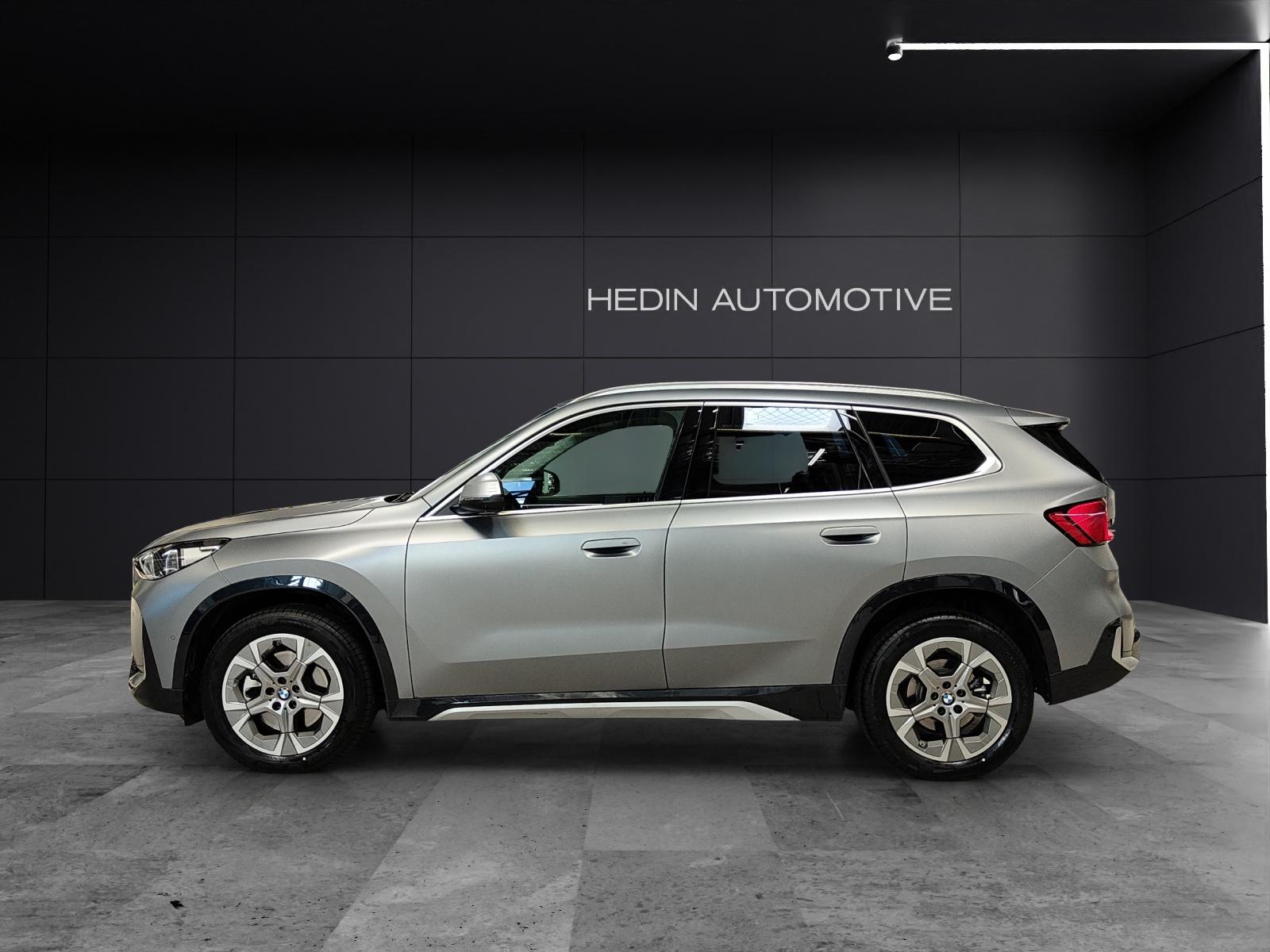 BMW X1 23i xDrive-showroom-element-1