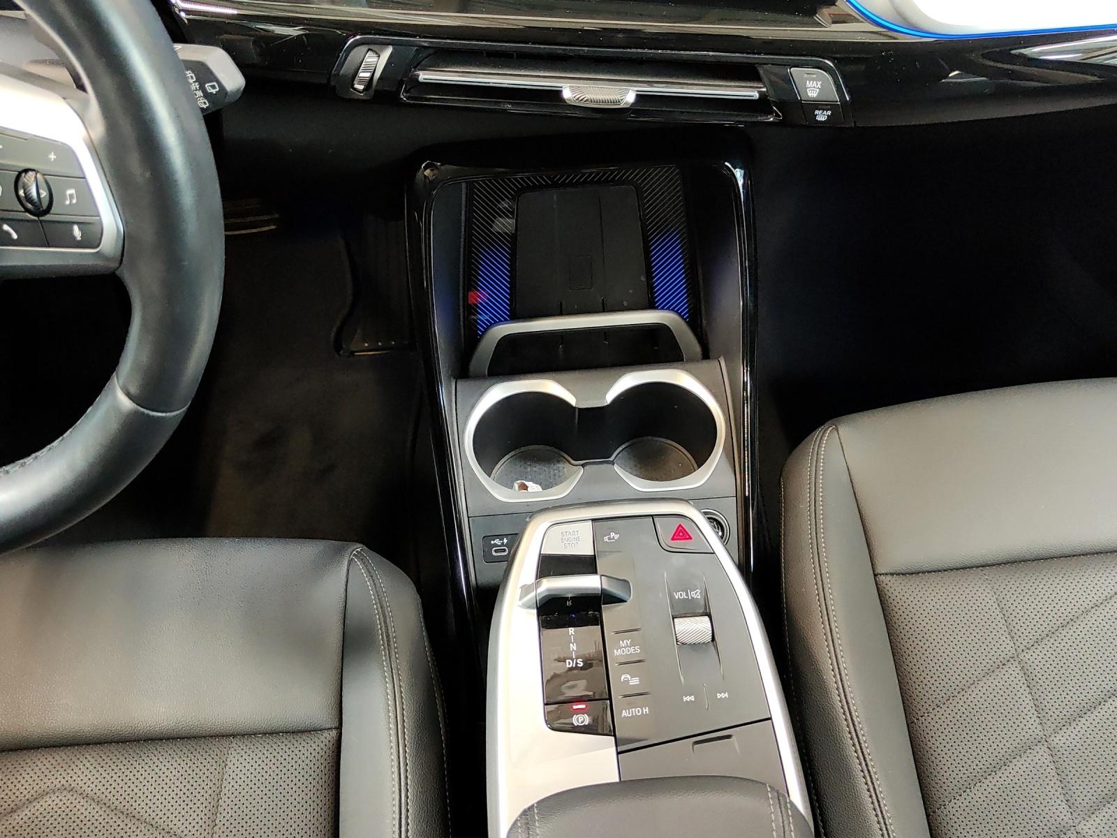 BMW X1 23i xDrive-image-12