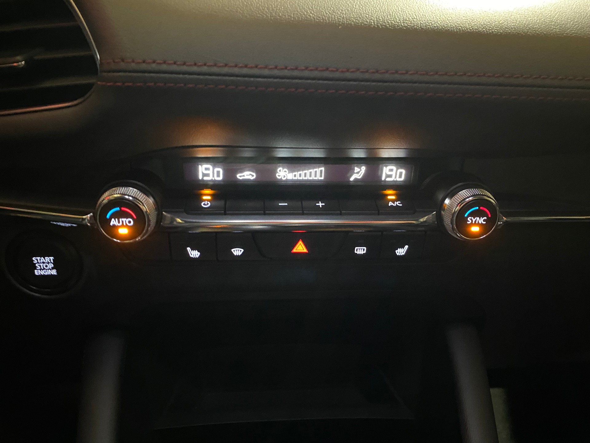 MAZDA 3 Hatchback SKYACTIV-X M Hybrid 186 Homura Automat-image-24