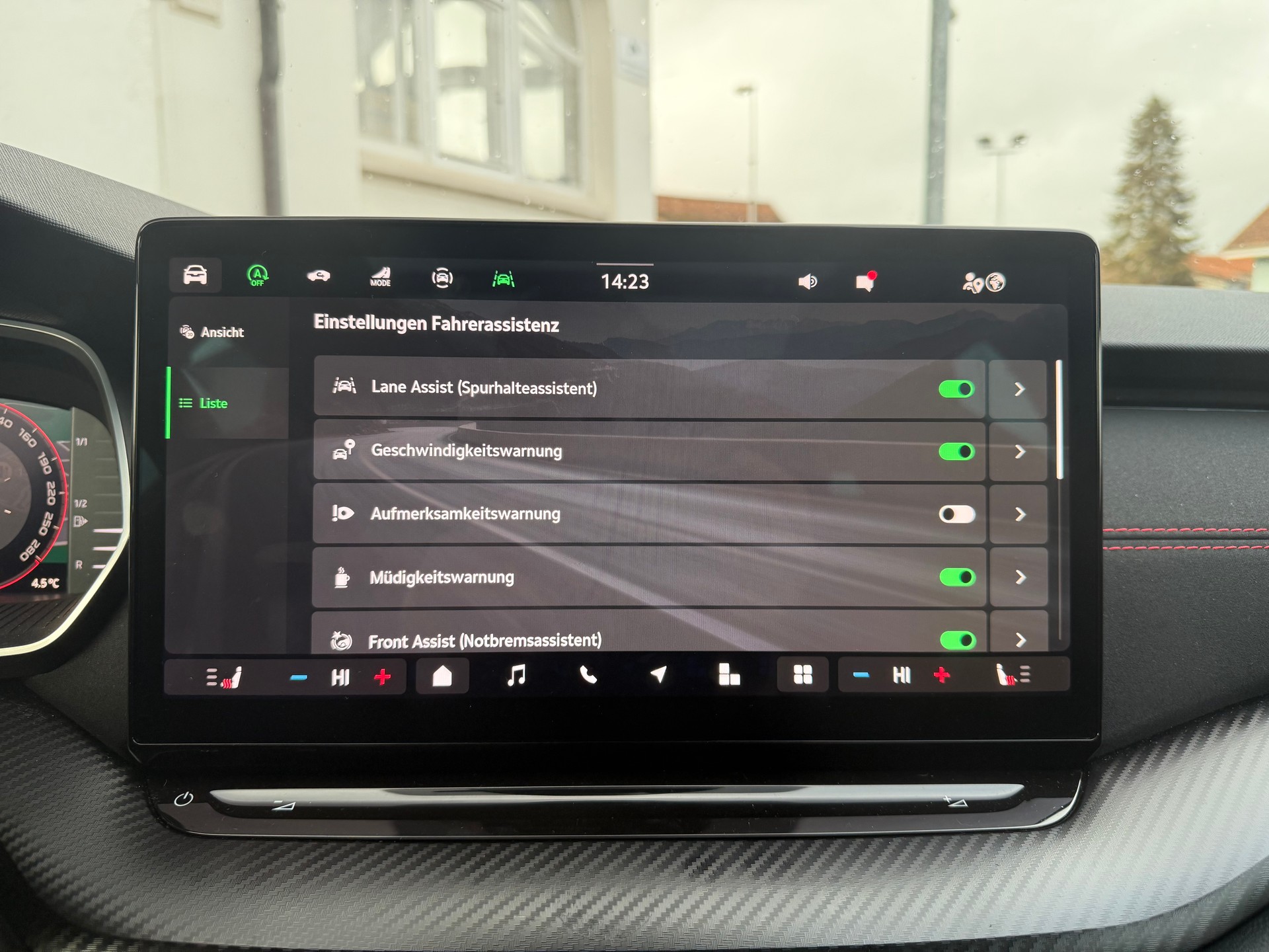 SKODA Octavia Combi 2.0 TSI RS DSG-image-16