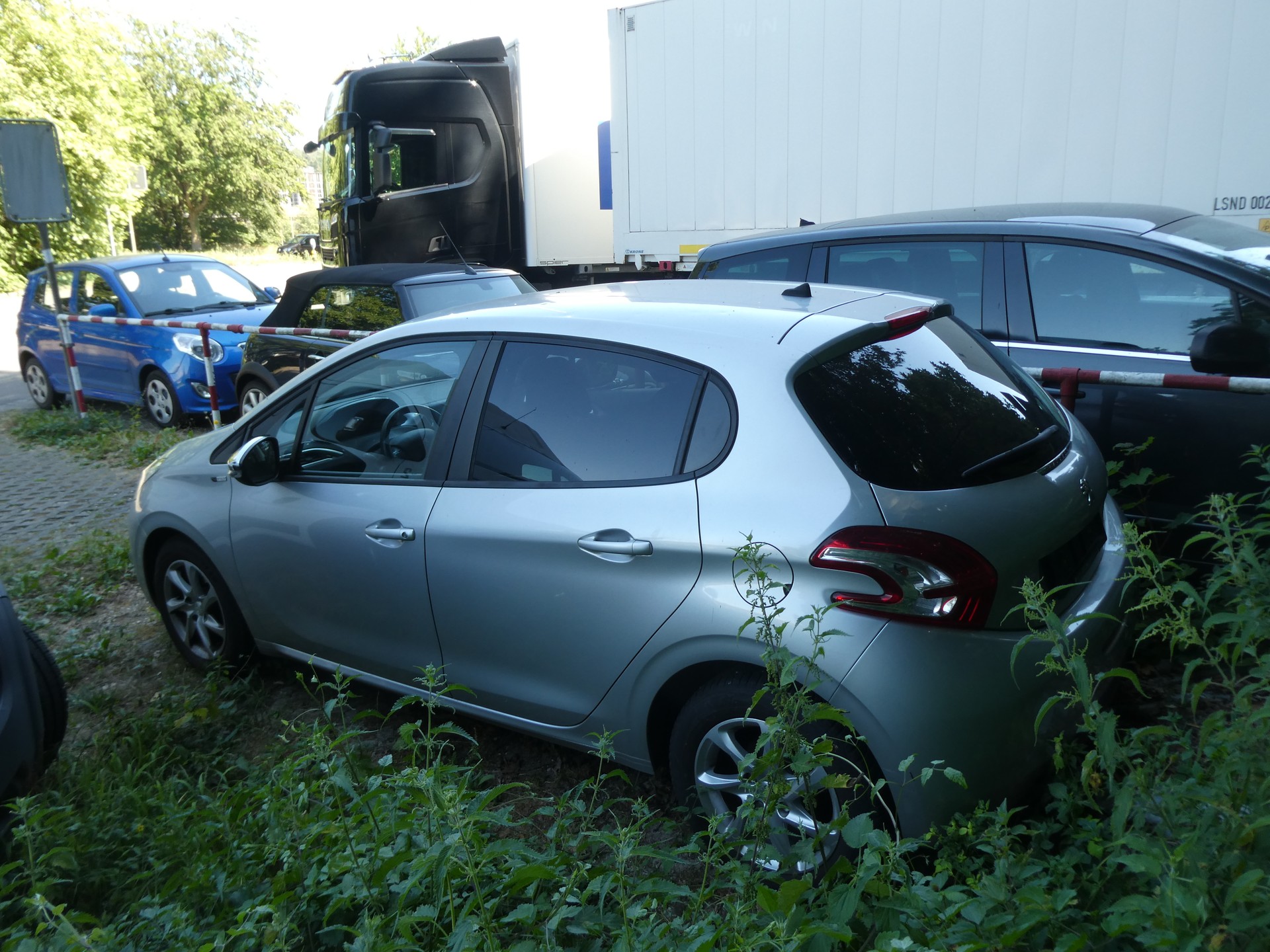 PEUGEOT 208 1.2 VTI Intuitive-image-2