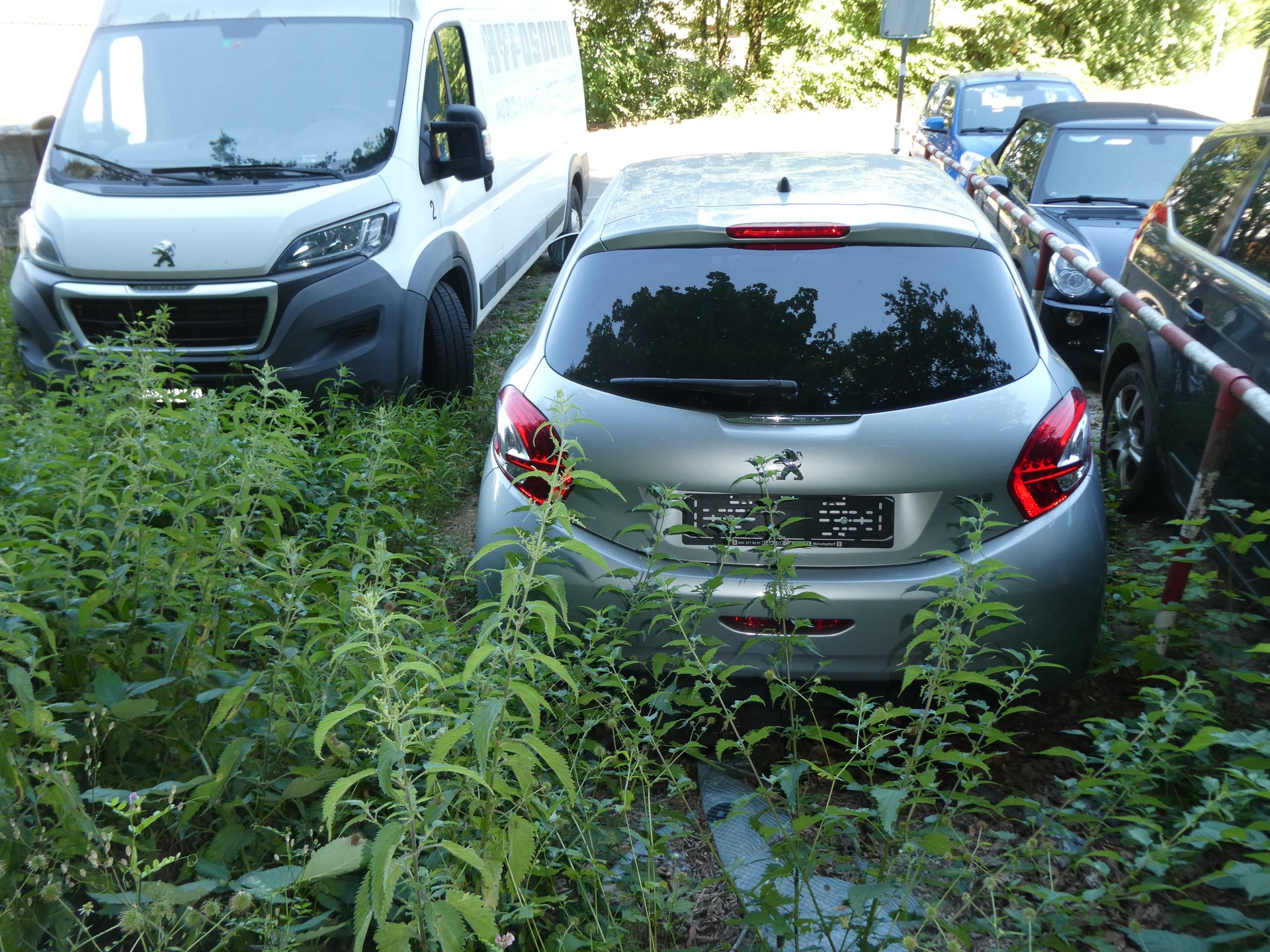 PEUGEOT 208 1.2 VTI Intuitive-image-1
