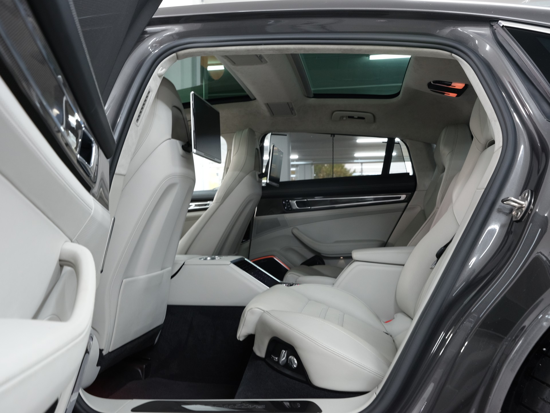 PORSCHE Panamera Turbo S Executive E-Hybrid PDK *Porsche Aproved* *Sport Chrono* *Vollausstattung*-image-24