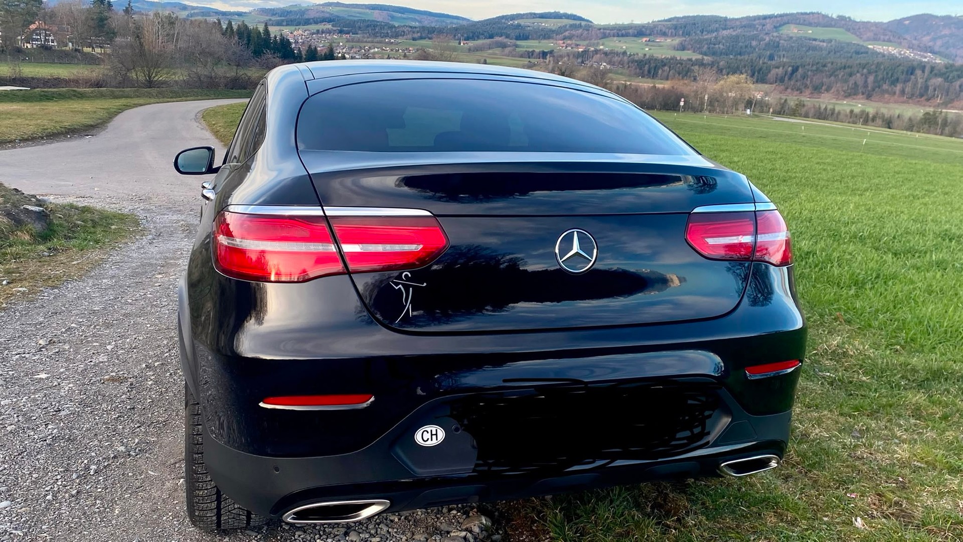 MERCEDES-BENZ GLC 300 AMG Line 4m Coupé-image-2