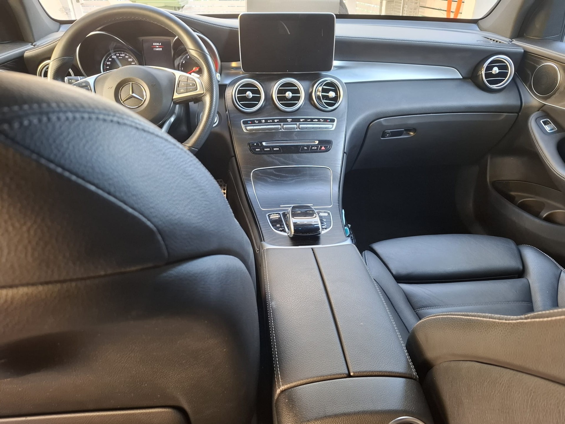 MERCEDES-BENZ GLC 300 AMG Line 4m Coupé-image-3