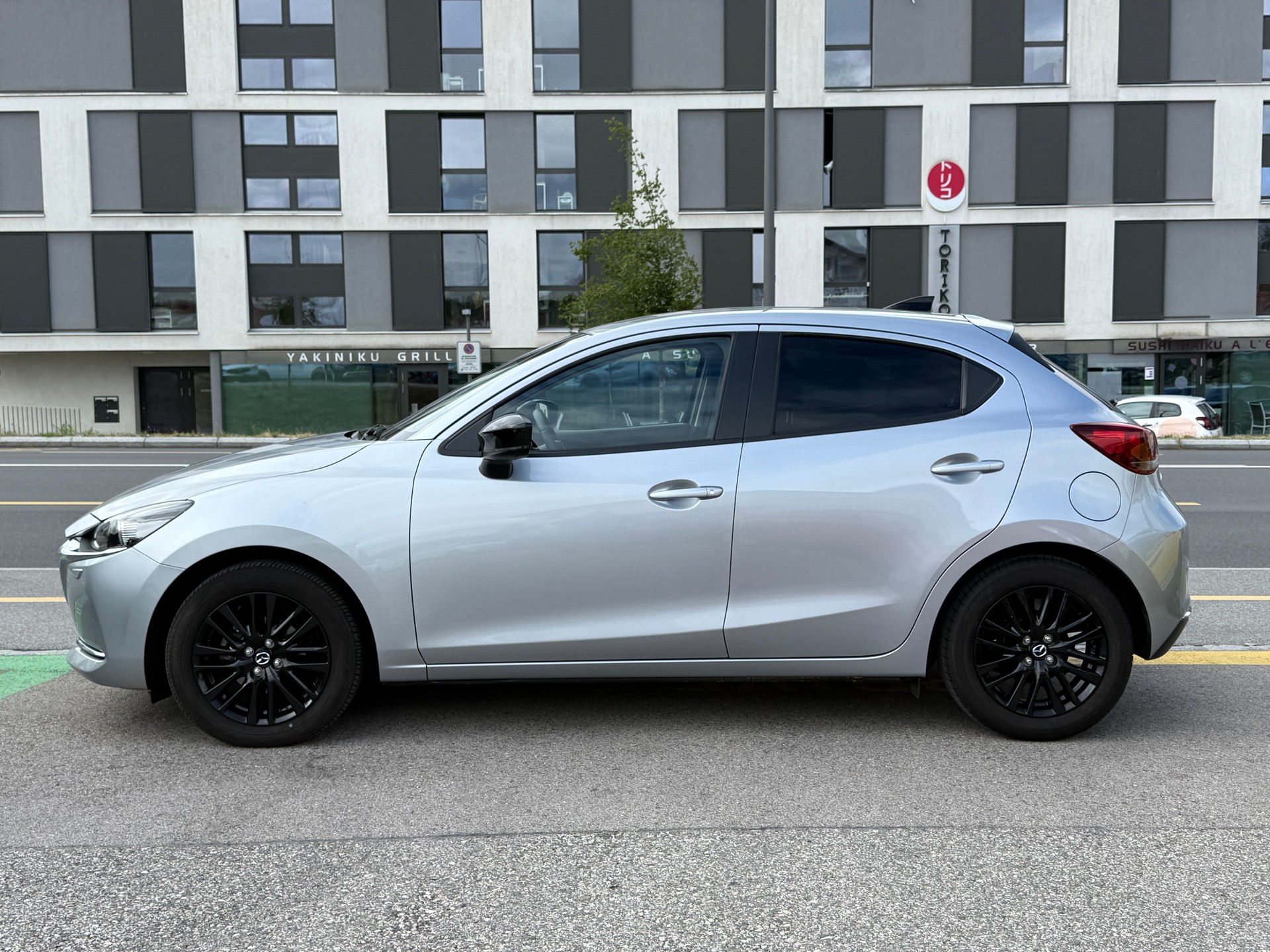 MAZDA 2 SKYACTIV-G 90 Homura Automat - Dernier Service Mazda fait le 11-06-2026 à 2’374 km - Garantie Mazda valable jusqu’a 01.2028-image-8
