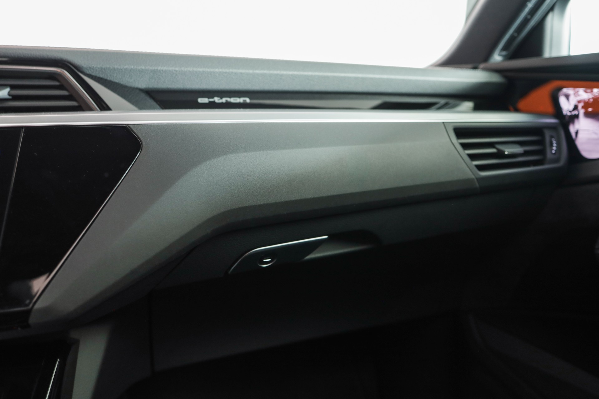 AUDI e-tron 55 S Line quattro * Open Sky * Bang&Olufsen * Chargeur 22kW-image-11