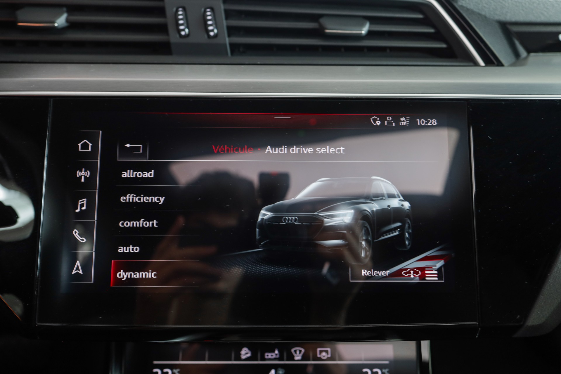 AUDI e-tron 55 S Line quattro * Open Sky * Bang&Olufsen * Chargeur 22kW-image-16