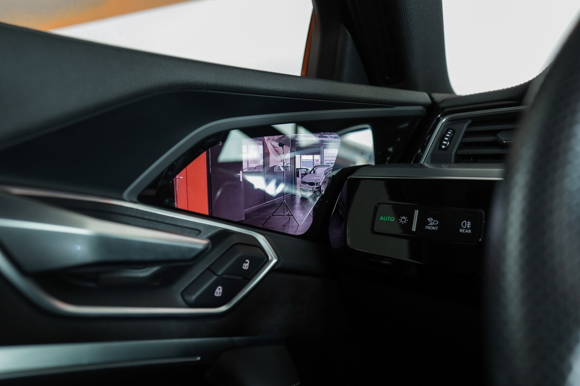 AUDI e-tron 55 S Line quattro * Open Sky * Bang&Olufsen * Chargeur 22kW-image-20