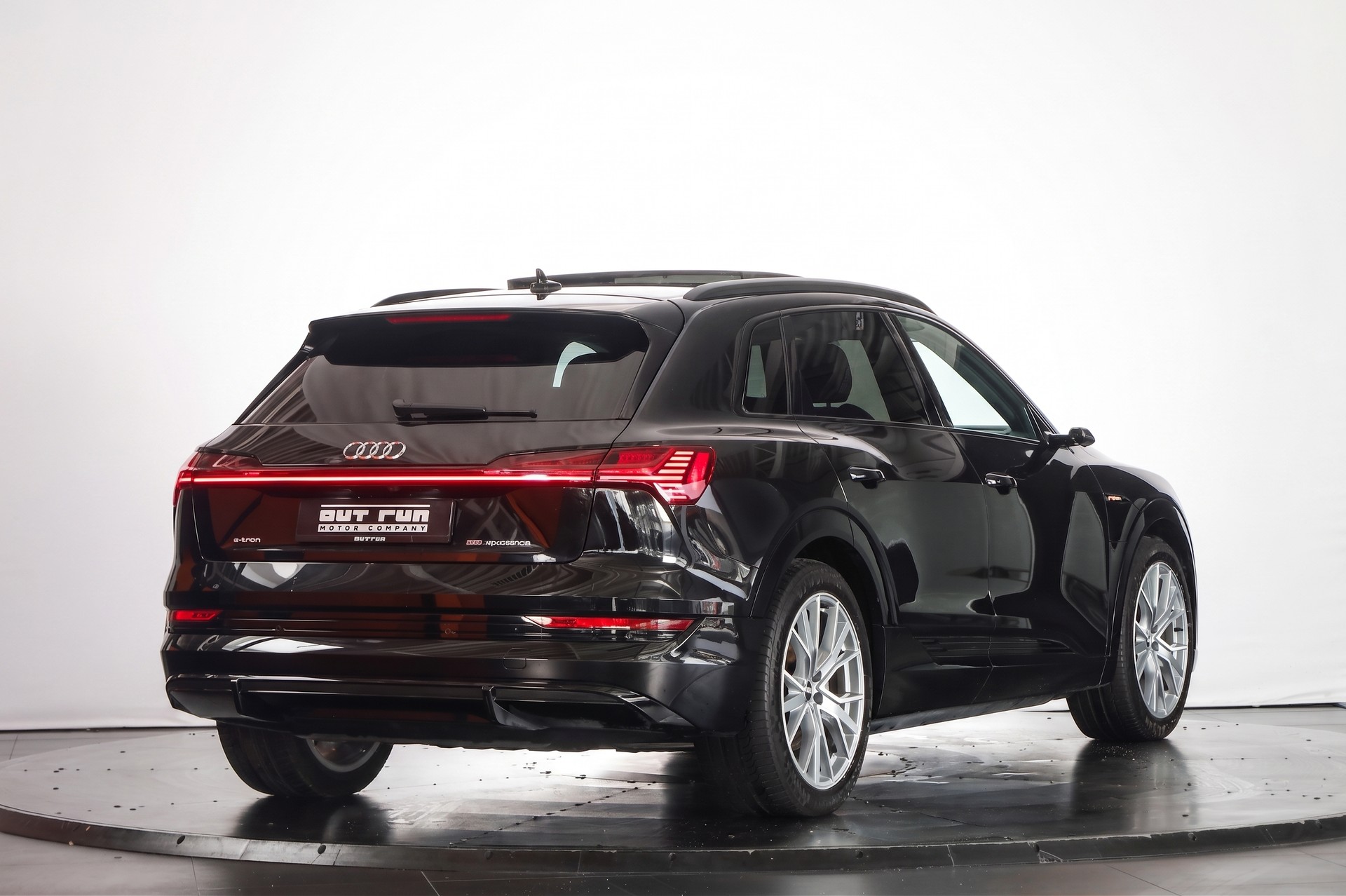 AUDI e-tron 55 S Line quattro * Open Sky * Bang&Olufsen * Chargeur 22kW-showroom-element-3