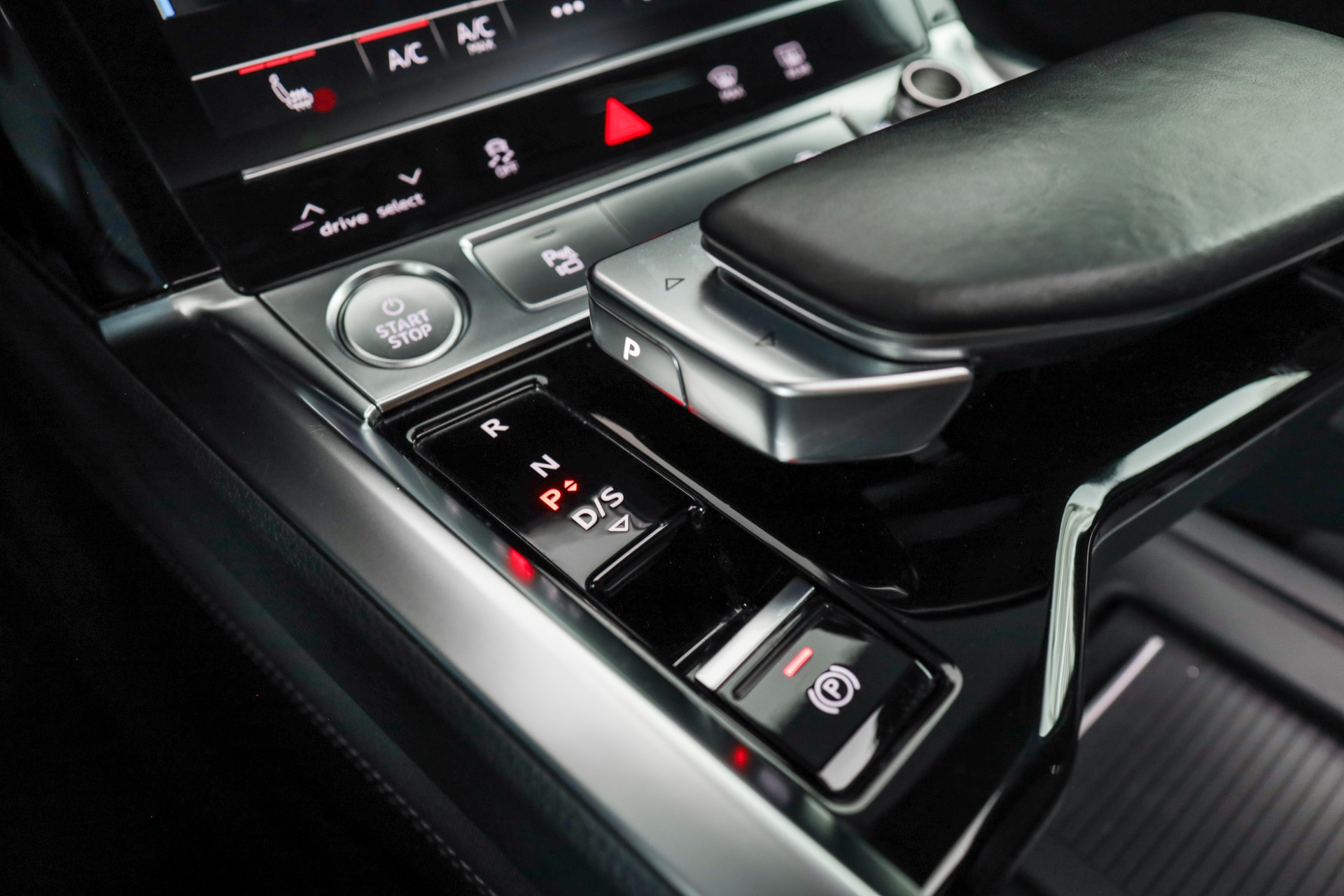 AUDI e-tron 55 S Line quattro * Open Sky * Bang&Olufsen * Chargeur 22kW-image-14