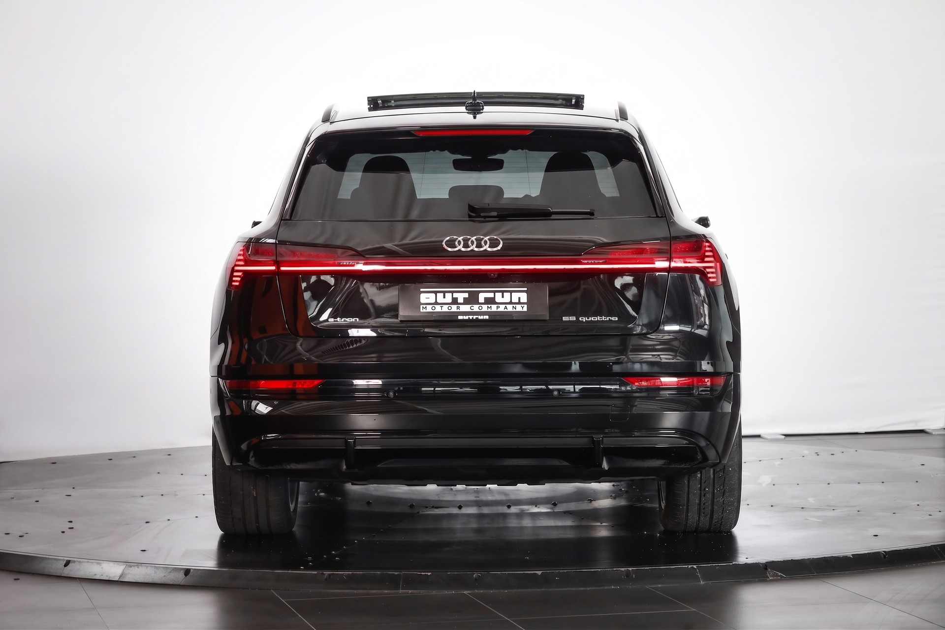 AUDI e-tron 55 S Line quattro * Open Sky * Bang&Olufsen * Chargeur 22kW-showroom-element-2