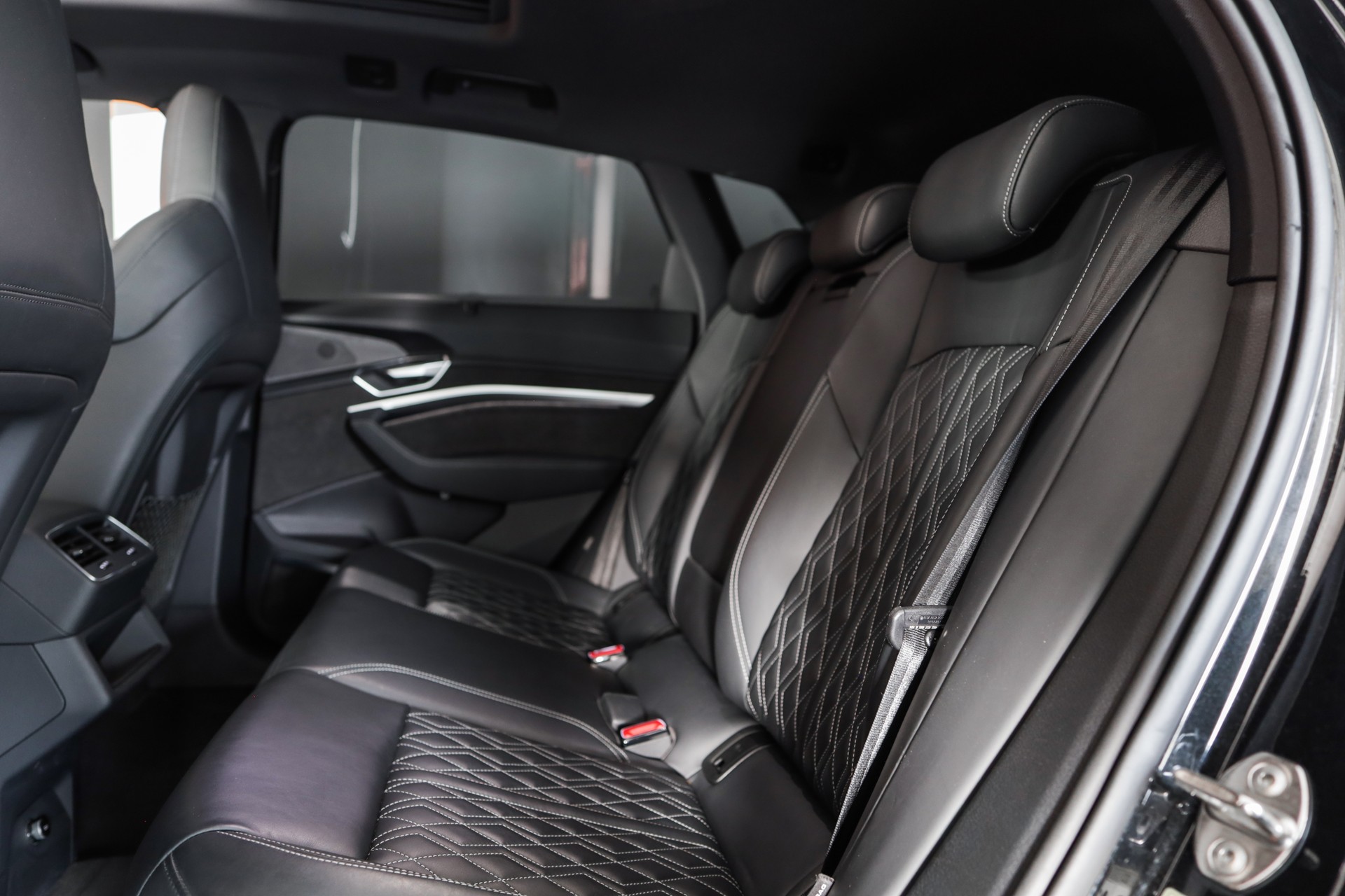 AUDI e-tron 55 S Line quattro * Open Sky * Bang&Olufsen * Chargeur 22kW-image-7