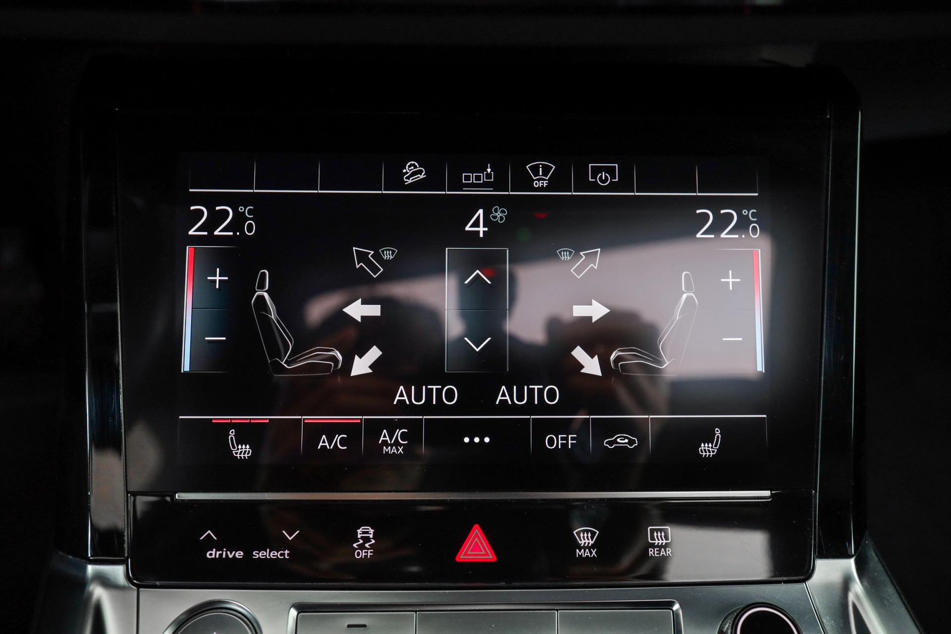 AUDI e-tron 55 S Line quattro * Open Sky * Bang&Olufsen * Chargeur 22kW-image-12