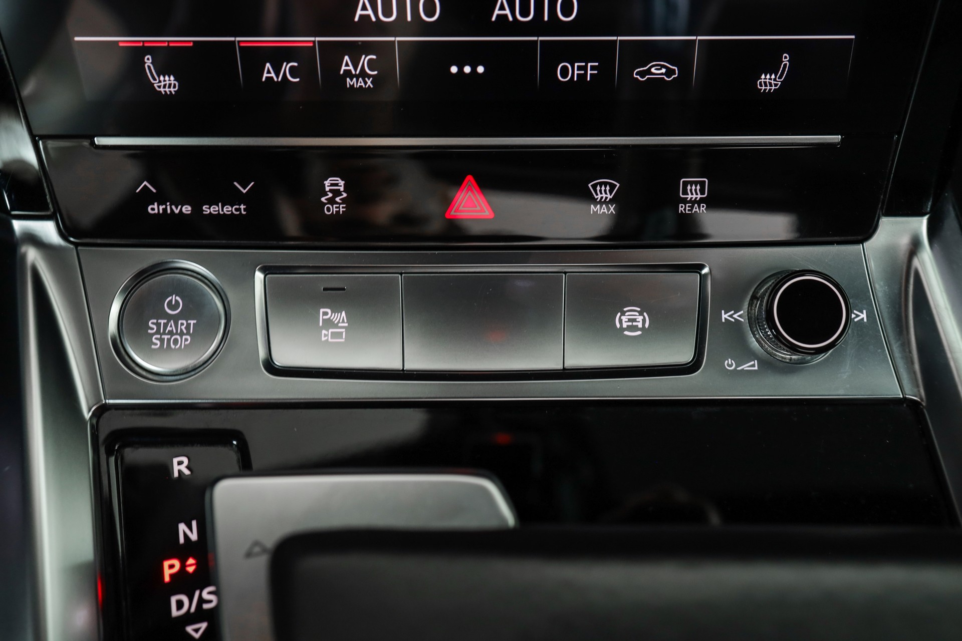 AUDI e-tron 55 S Line quattro * Open Sky * Bang&Olufsen * Chargeur 22kW-image-13