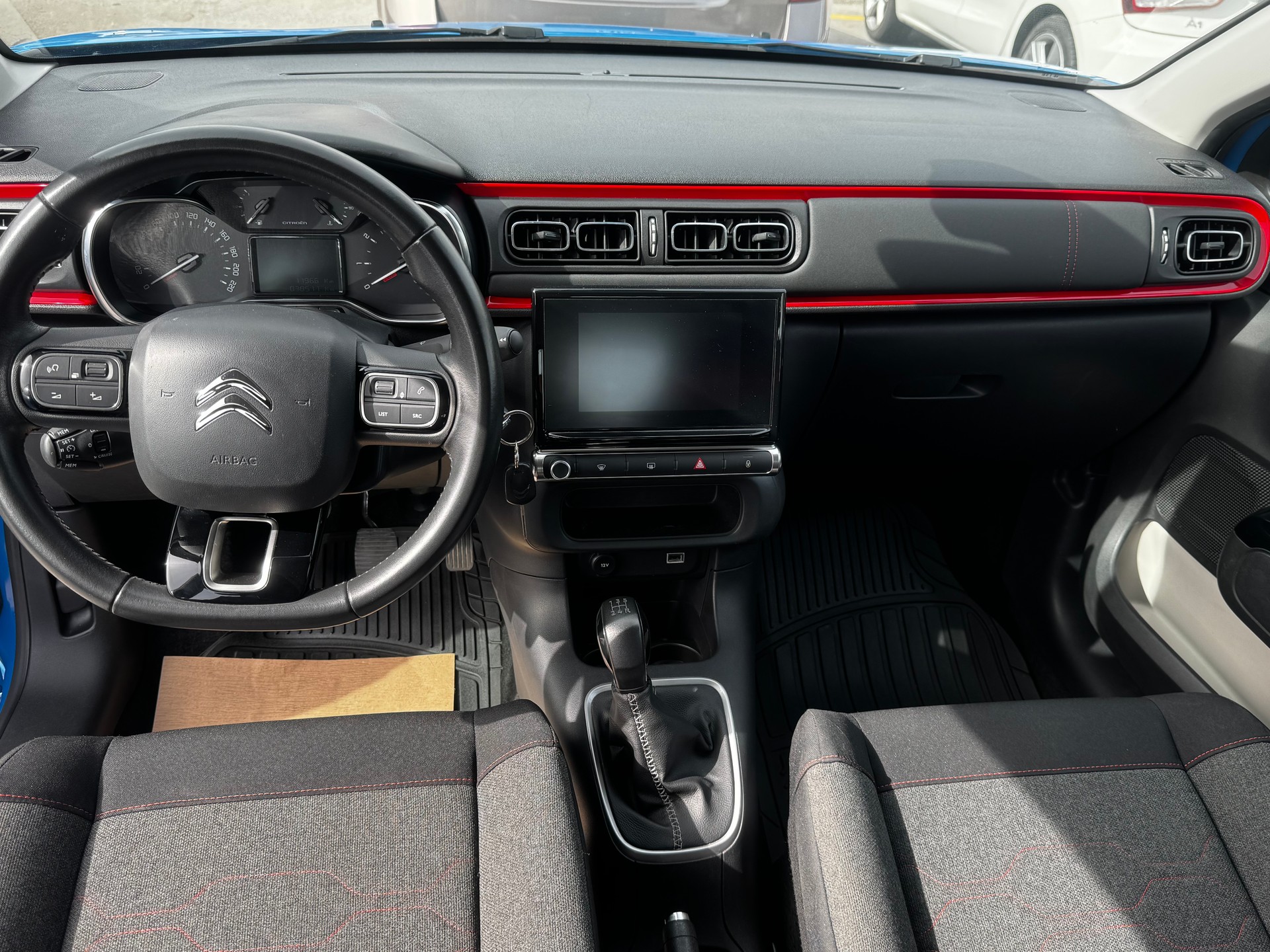 CITROEN C3 1.2i PureTech Shine-image-9