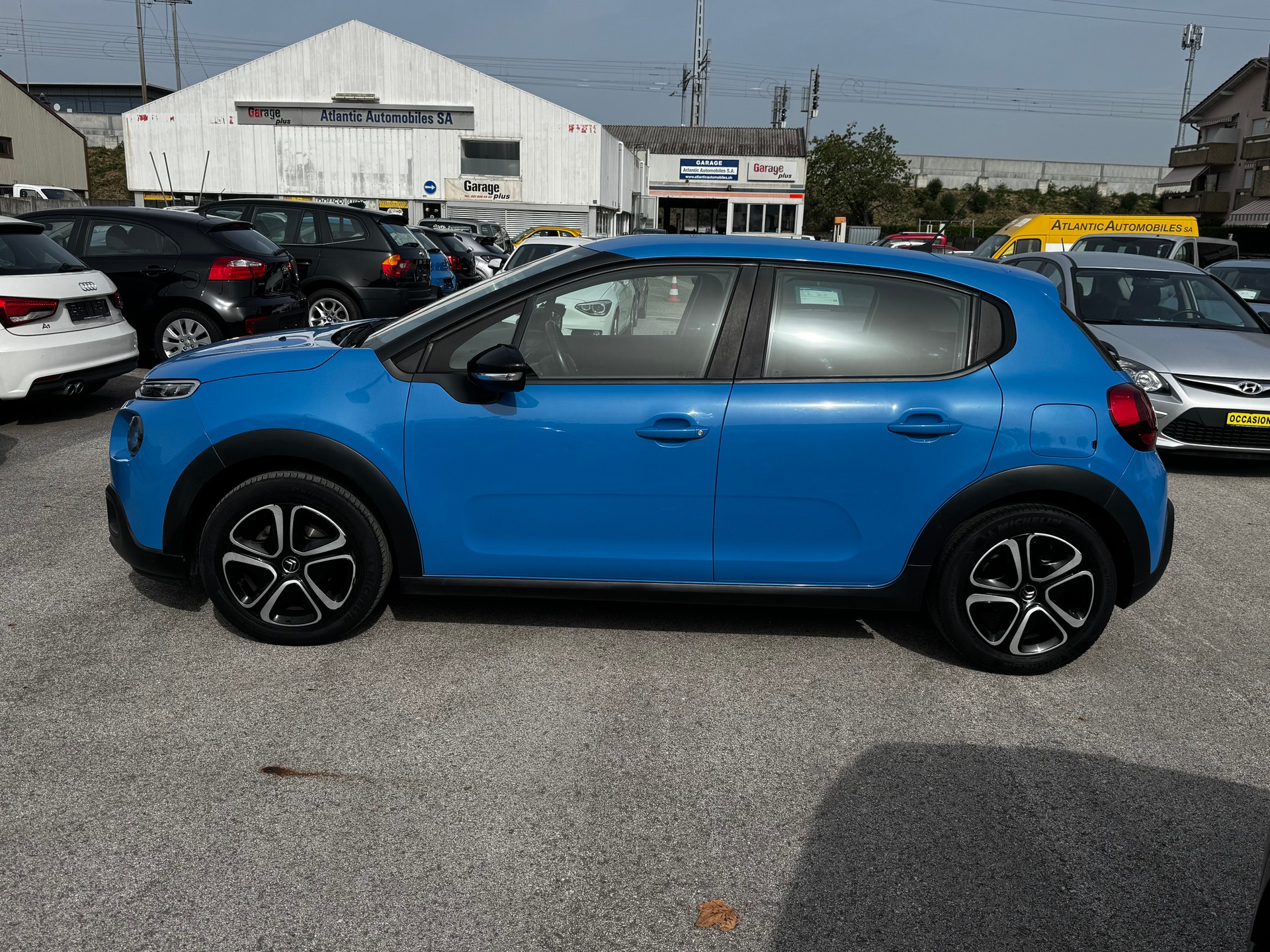 CITROEN C3 1.2i PureTech Shine-image-2