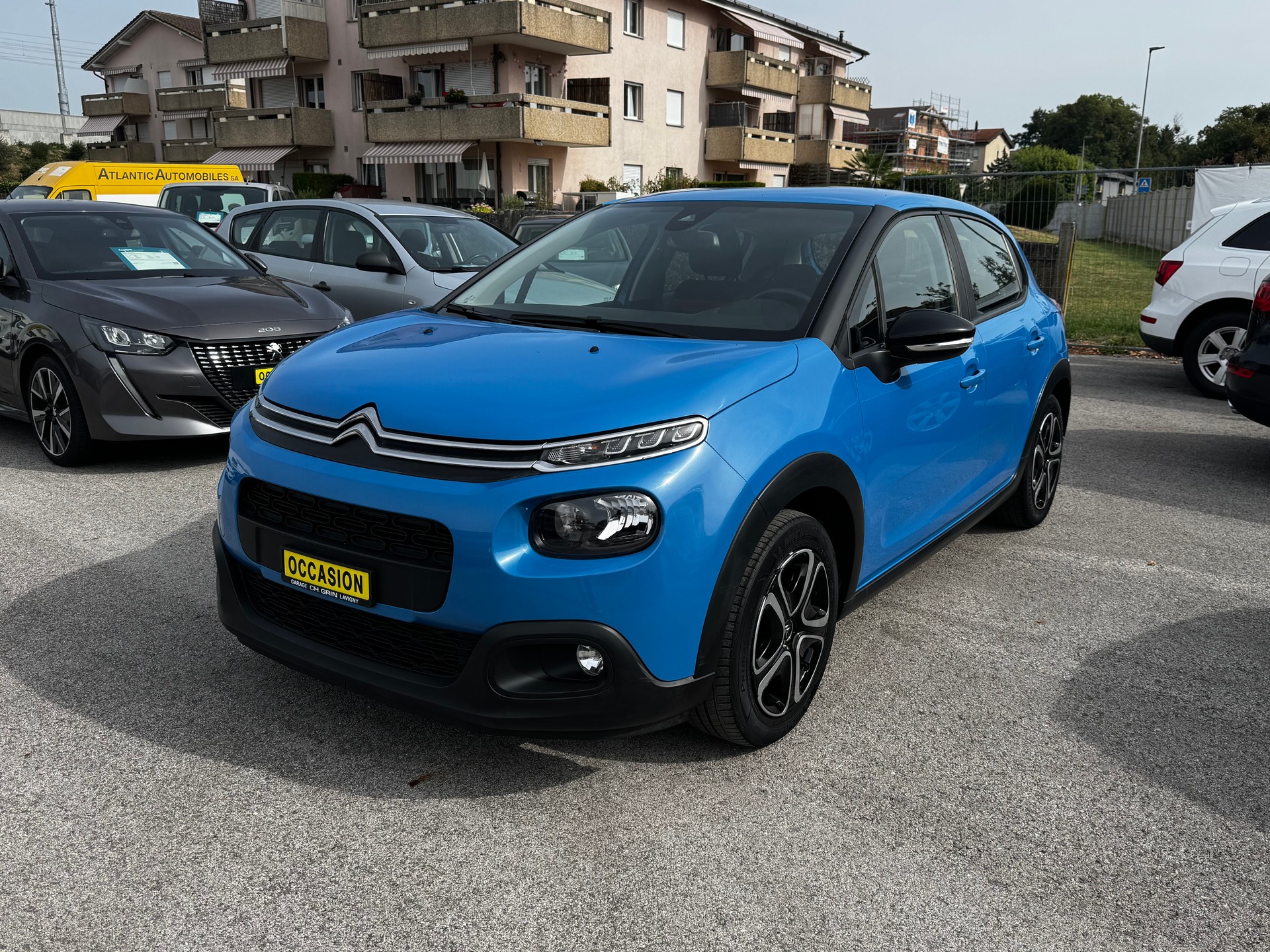 CITROEN C3 1.2i PureTech Shine-image-1