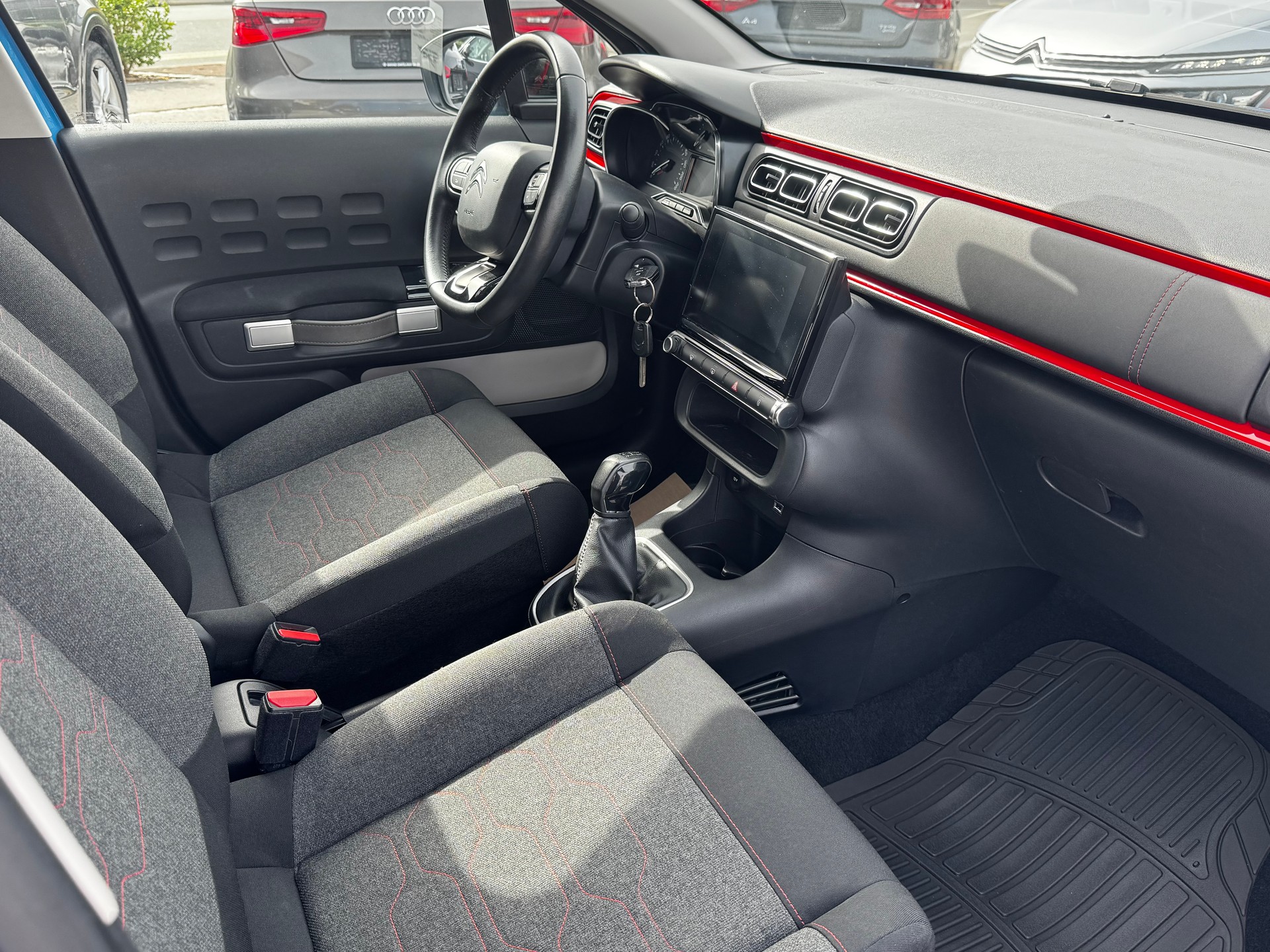 CITROEN C3 1.2i PureTech Shine-image-8