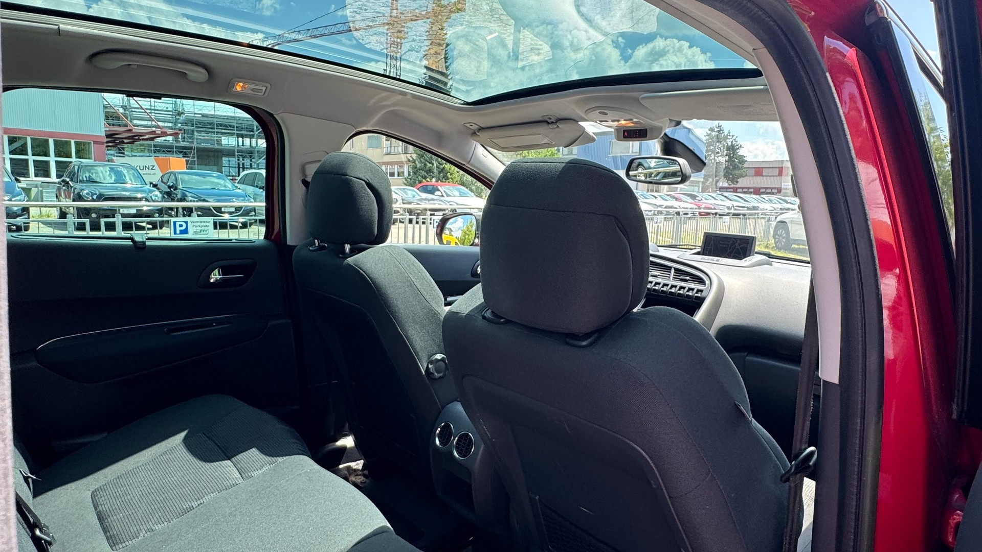 PEUGEOT 3008 2.0 HDI Allure-image-10