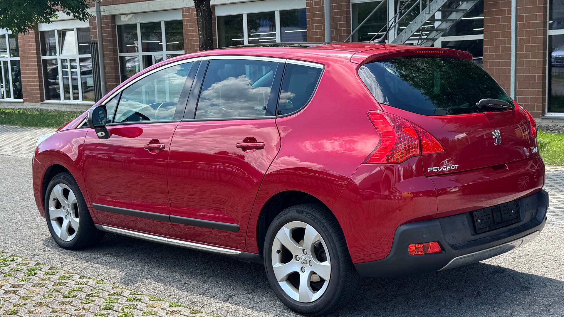 PEUGEOT 3008 2.0 HDI Allure-image-4